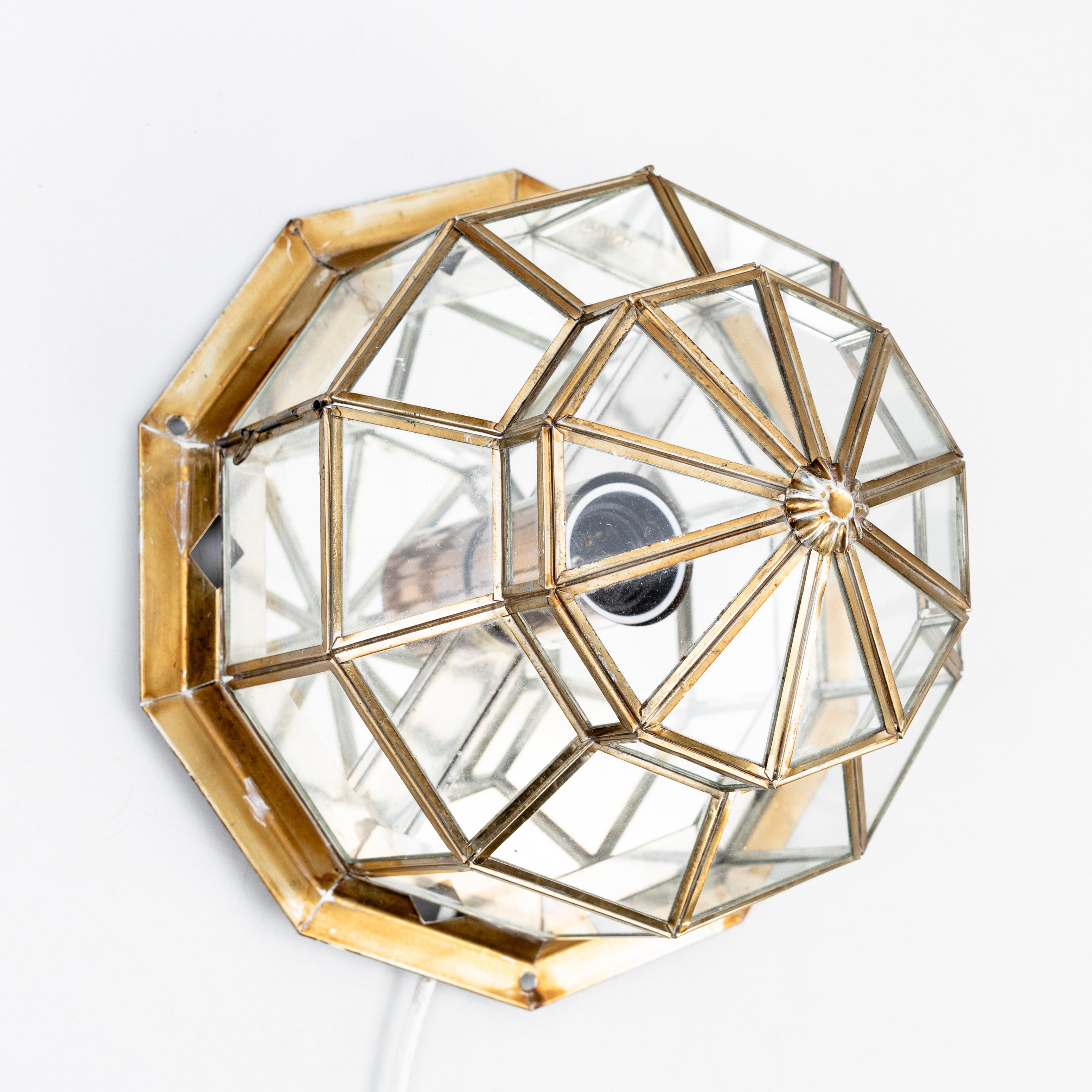 VÄGGLAMPA / PLAFOND, glas, gulmetall, 1900-talets slut.