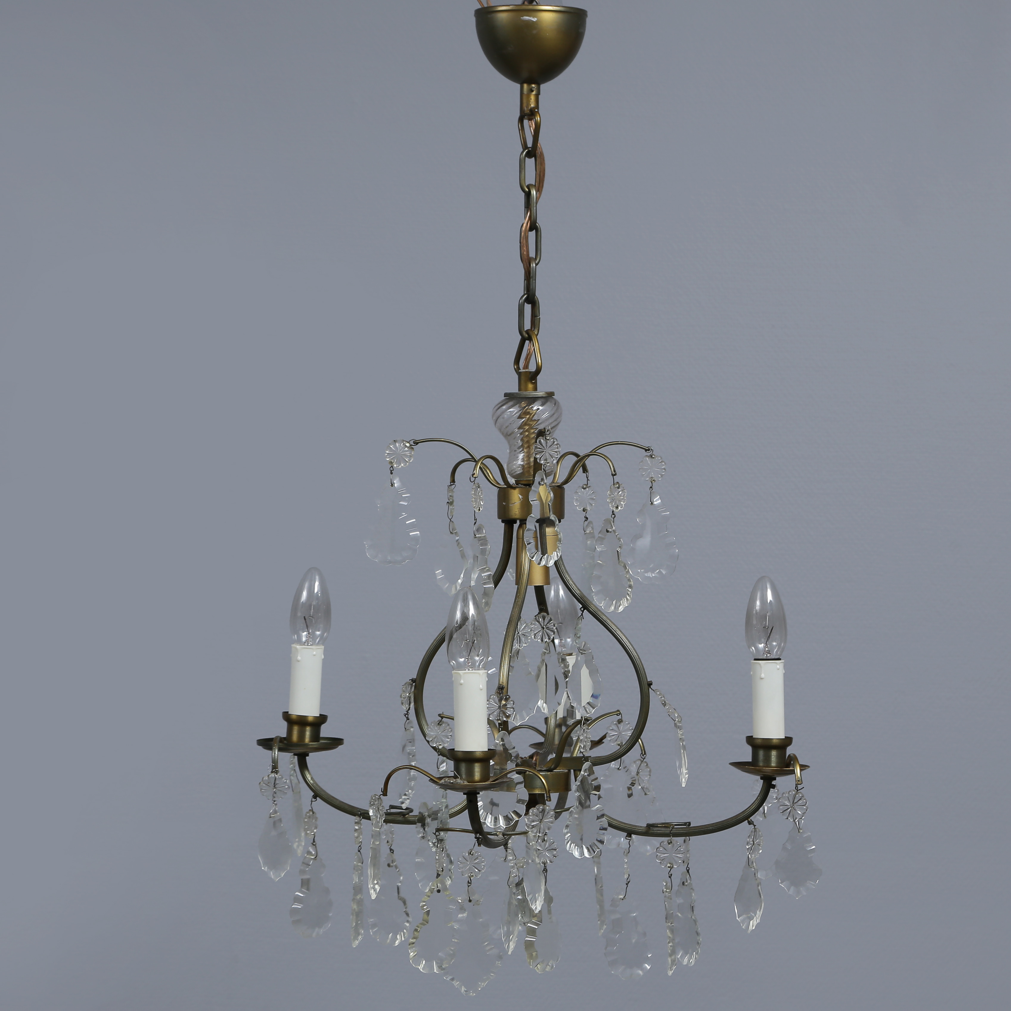 TAKLAMPA, LÖVPRISMOR, MÄSSING, 1900-TAL.