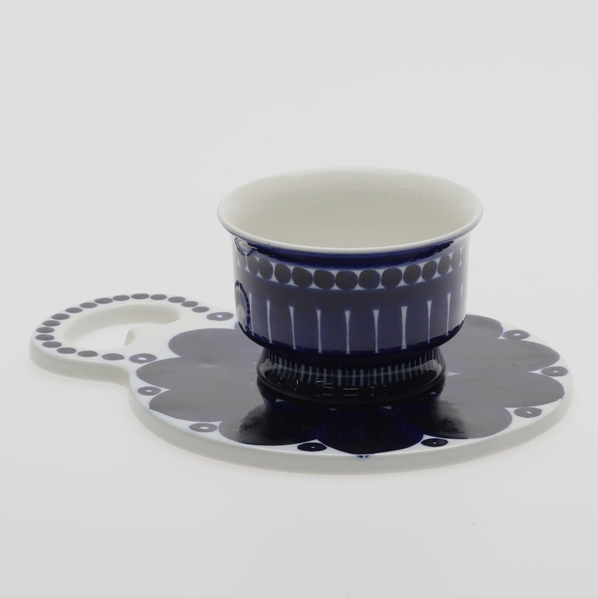 ULLA PROCOPÉ. Porslin. Skål och skärbräda, "Valencia" Arabia, Finland.