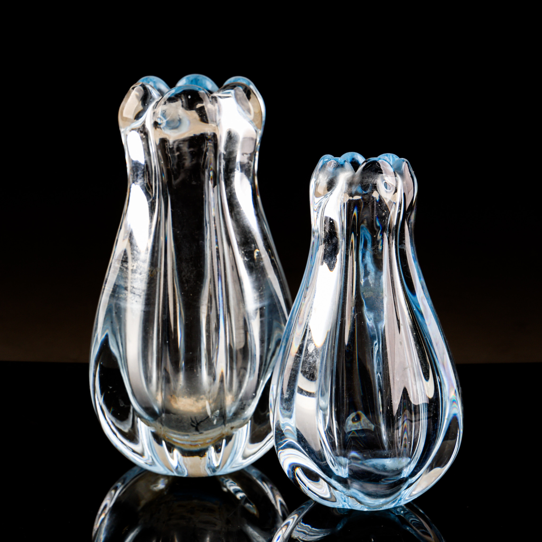 VICKE LINDSTRAND. Vaser, 2 stycken, "Stella Polaris", Kosta, 1940-tal.