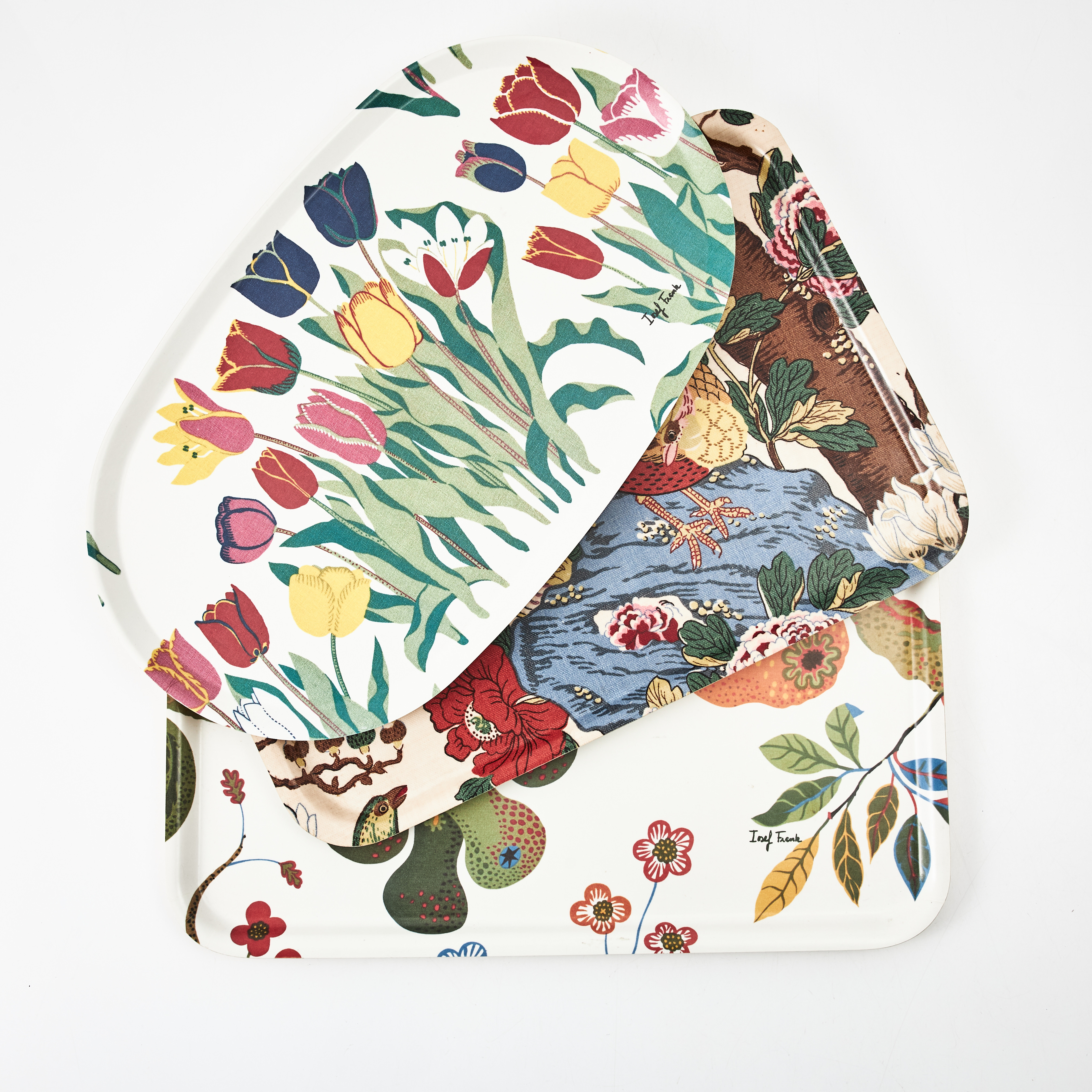 BRICKOR, 3 stycken, Firma Svenskt Tenn i mönster "Vegetable tree" och "Tulpan" av Josef Frank och "Rockbird" av GP & J Baker.