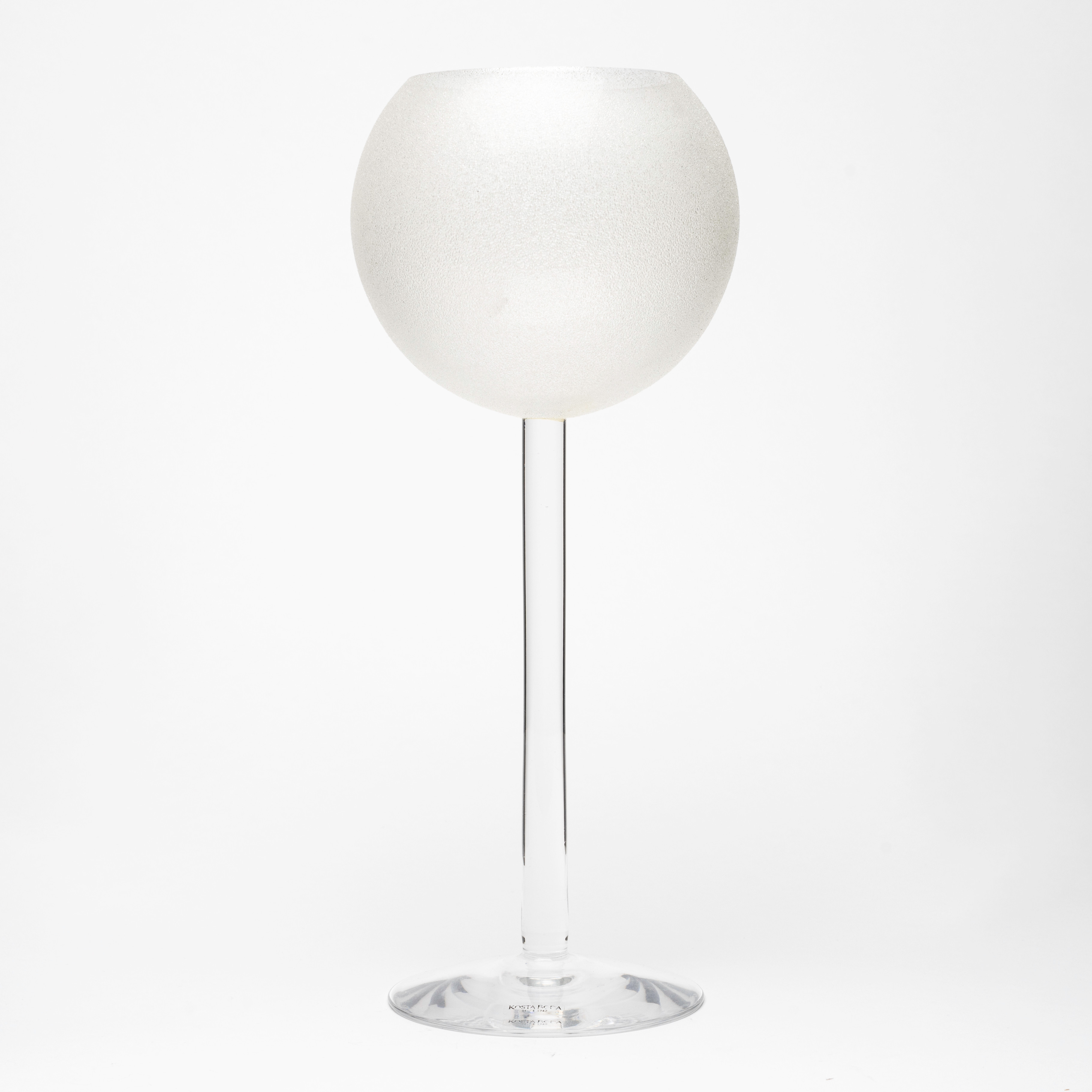 ANNE NILSSON. Pokalglas, delvis frostat glas, signerad, Kosta Boda.