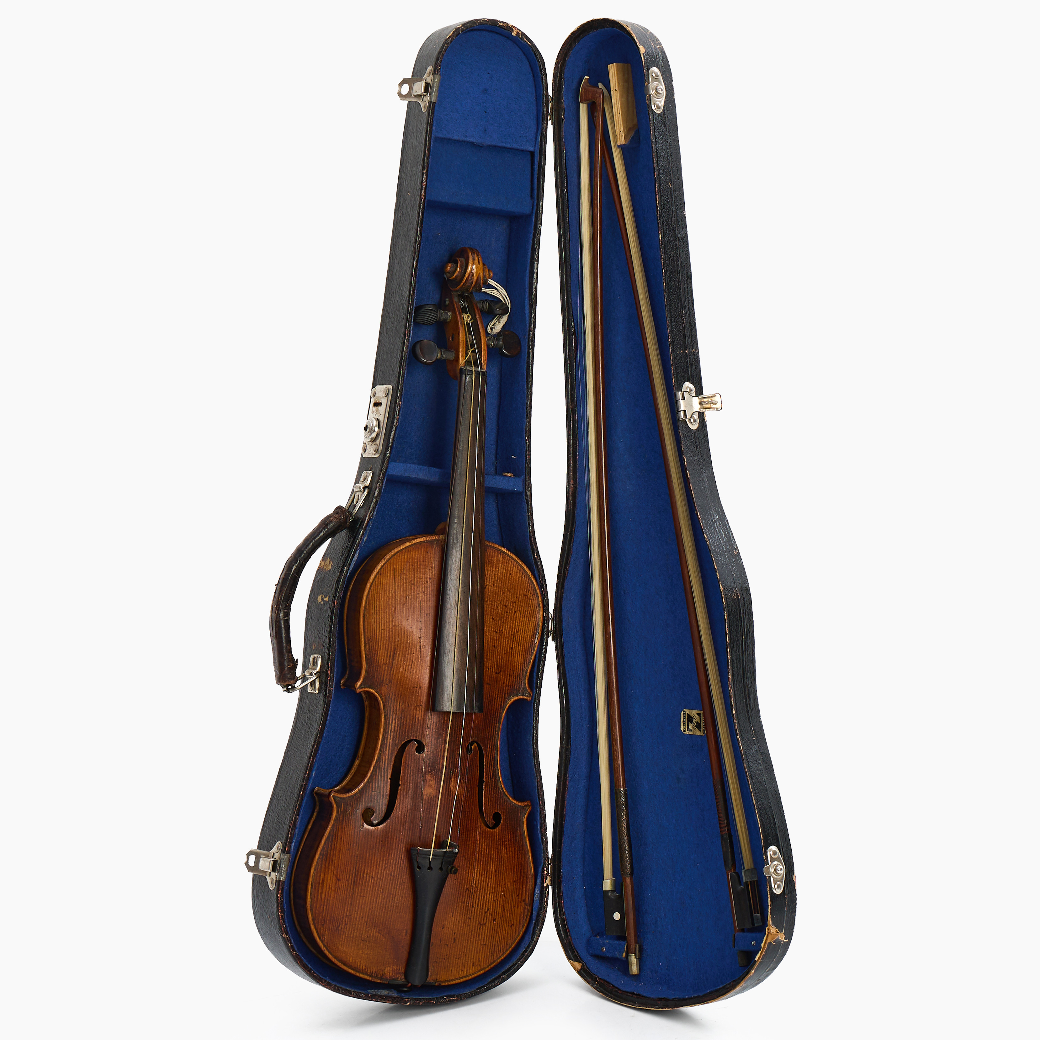 VIOLIN, etikettmärkt "Renoverad år 1908 av Birger Kahlson..", med väska och två stråkar.