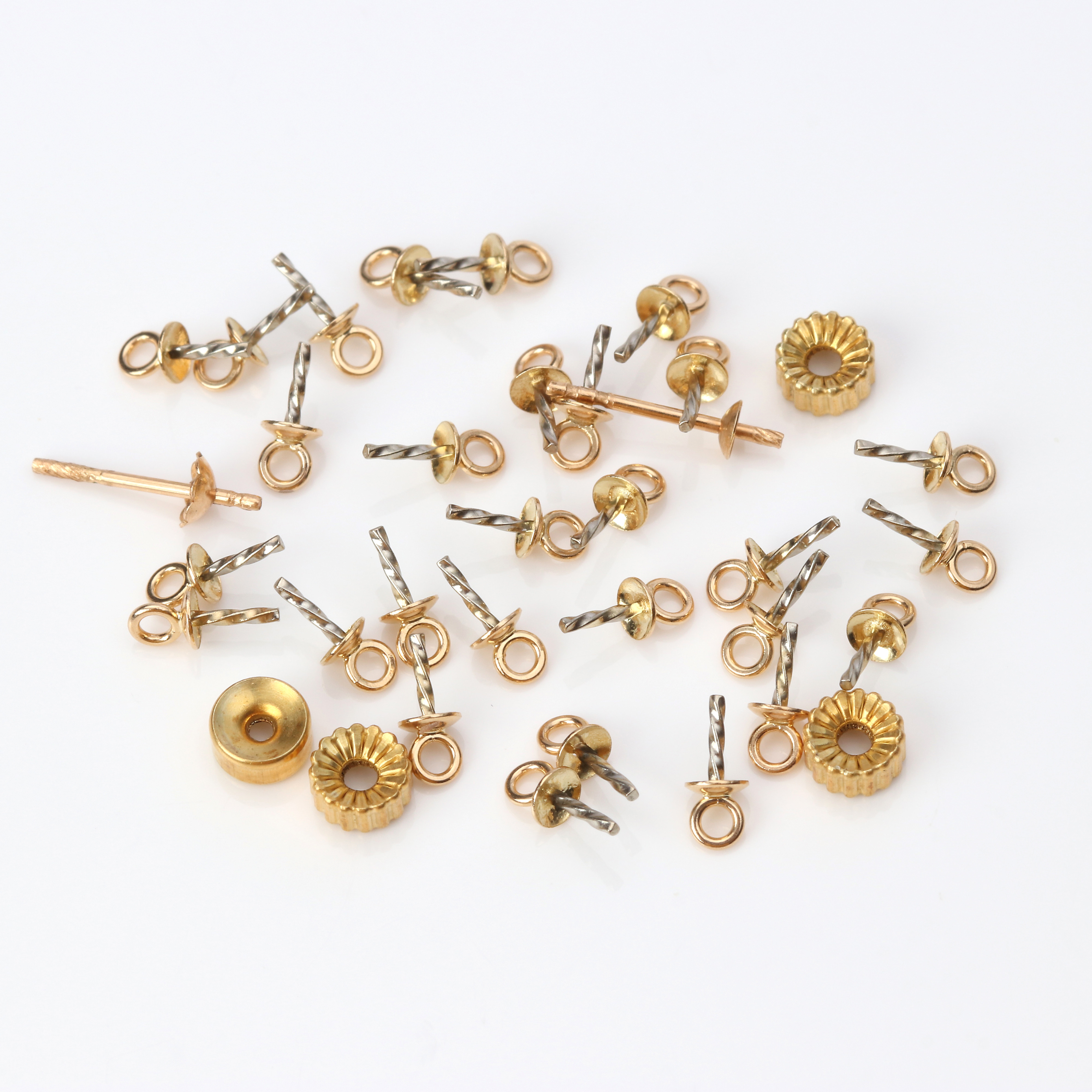 SMYCKEDETALJER. 14k guld, vikt ca 3,2 gram.