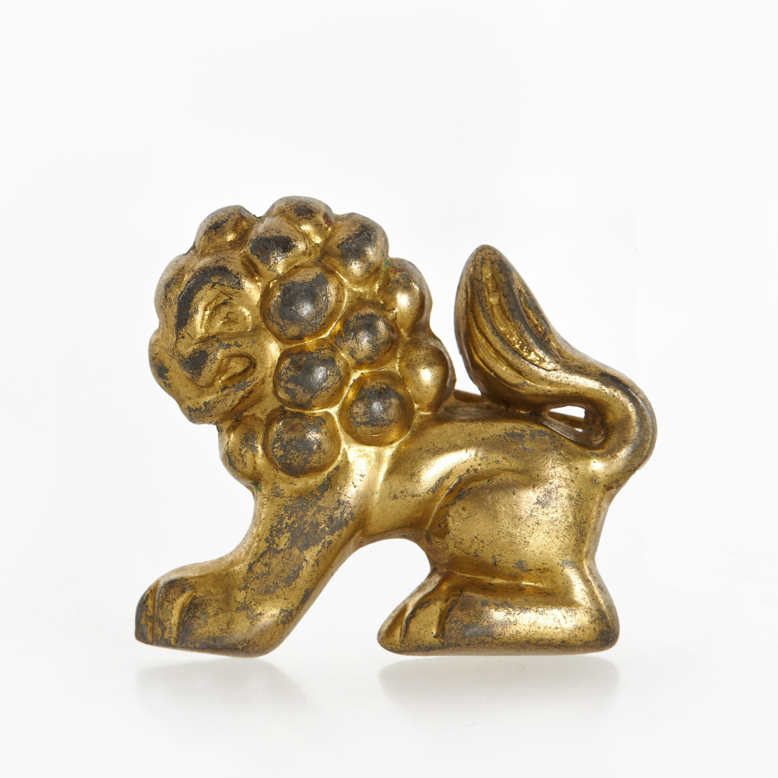 ANNA PETRUS (1886–1949). Brosch, i form av lejon, Firma Svenskt Tenn, Stockholm, 1900-talets mitt, förgyllt tenn.
