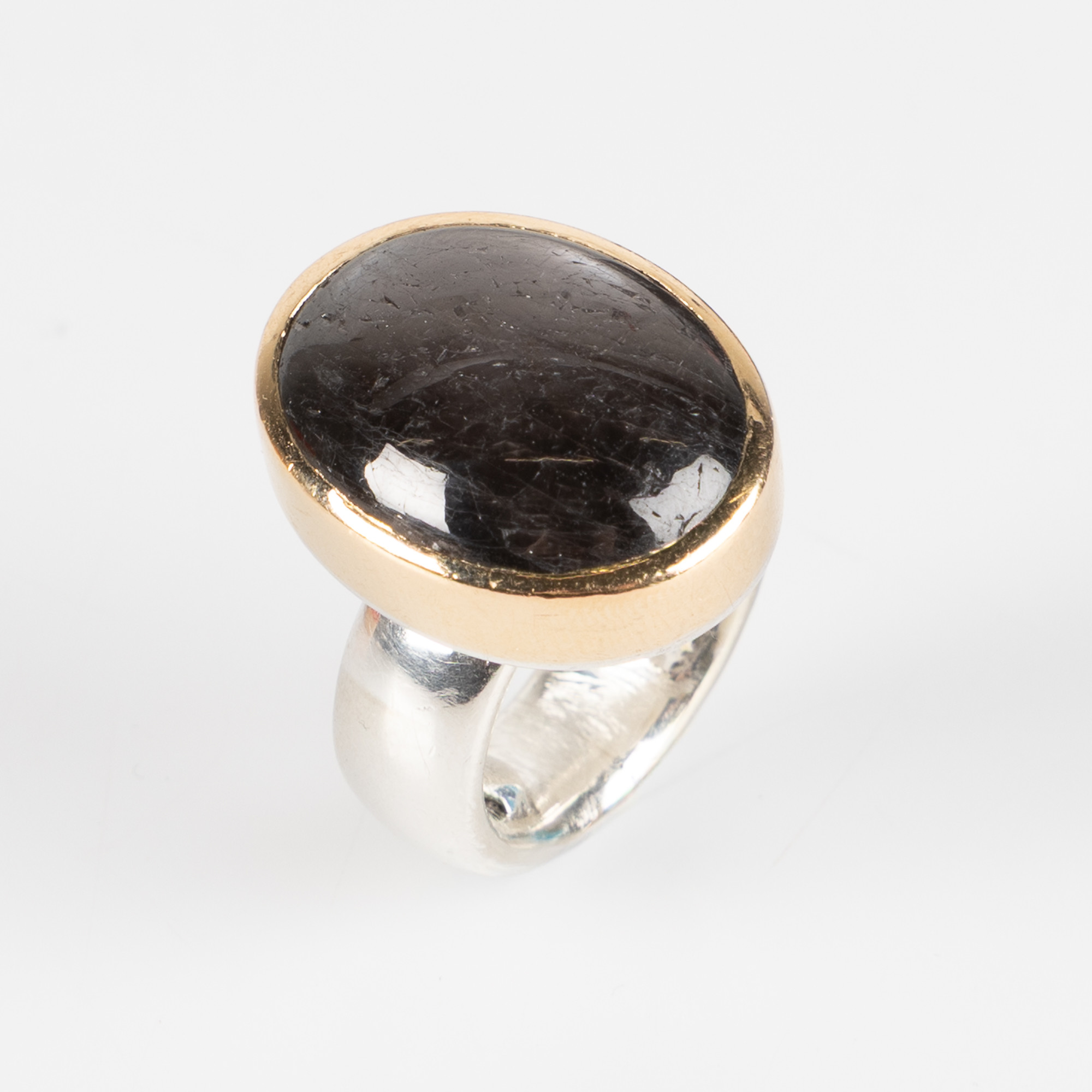 SEBASTIAN SCHILDT, ring ,sterlingsilver och 18K rödguld, med stjärnsafir, Stockholm.