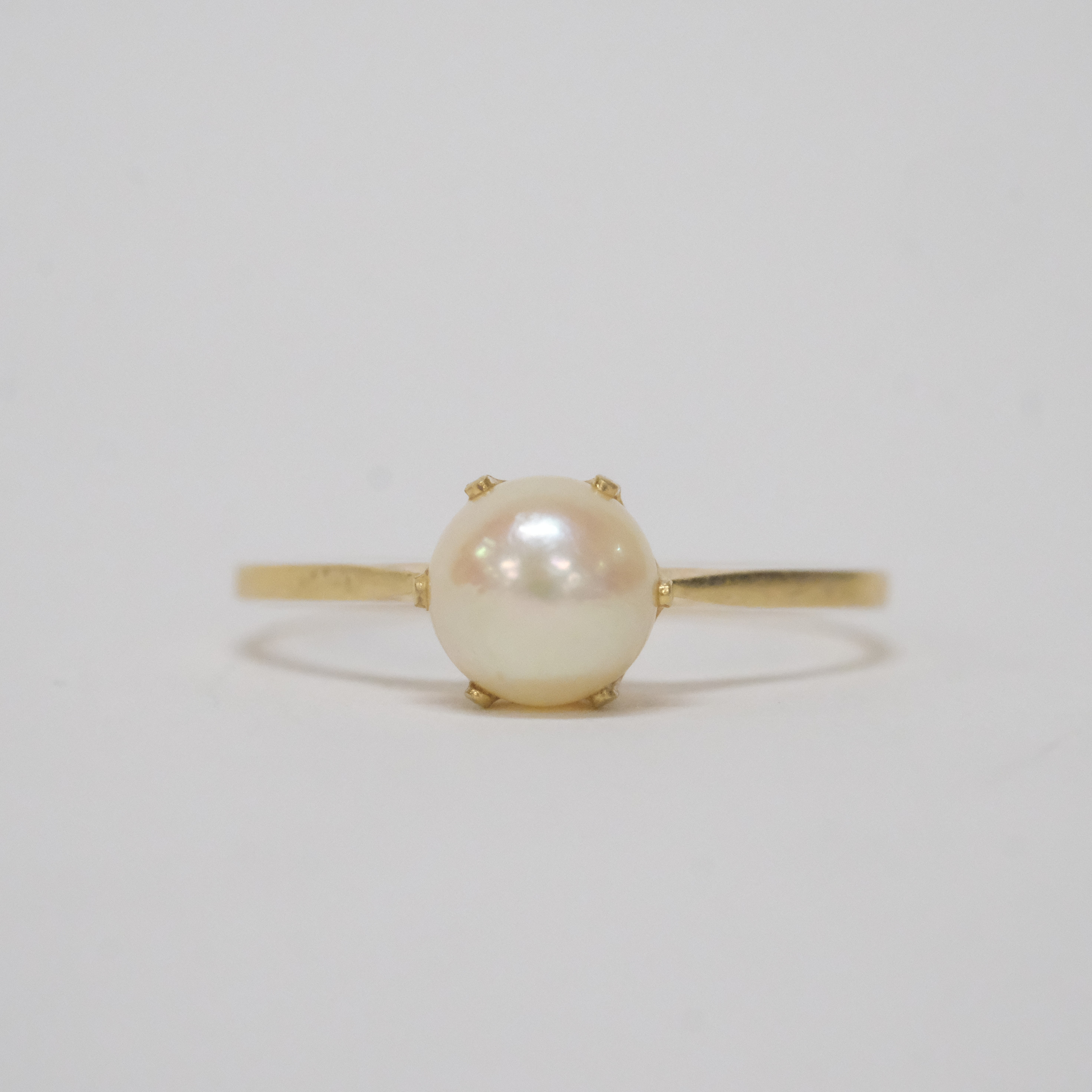 RING MED PÄRLA, 18K GULD.