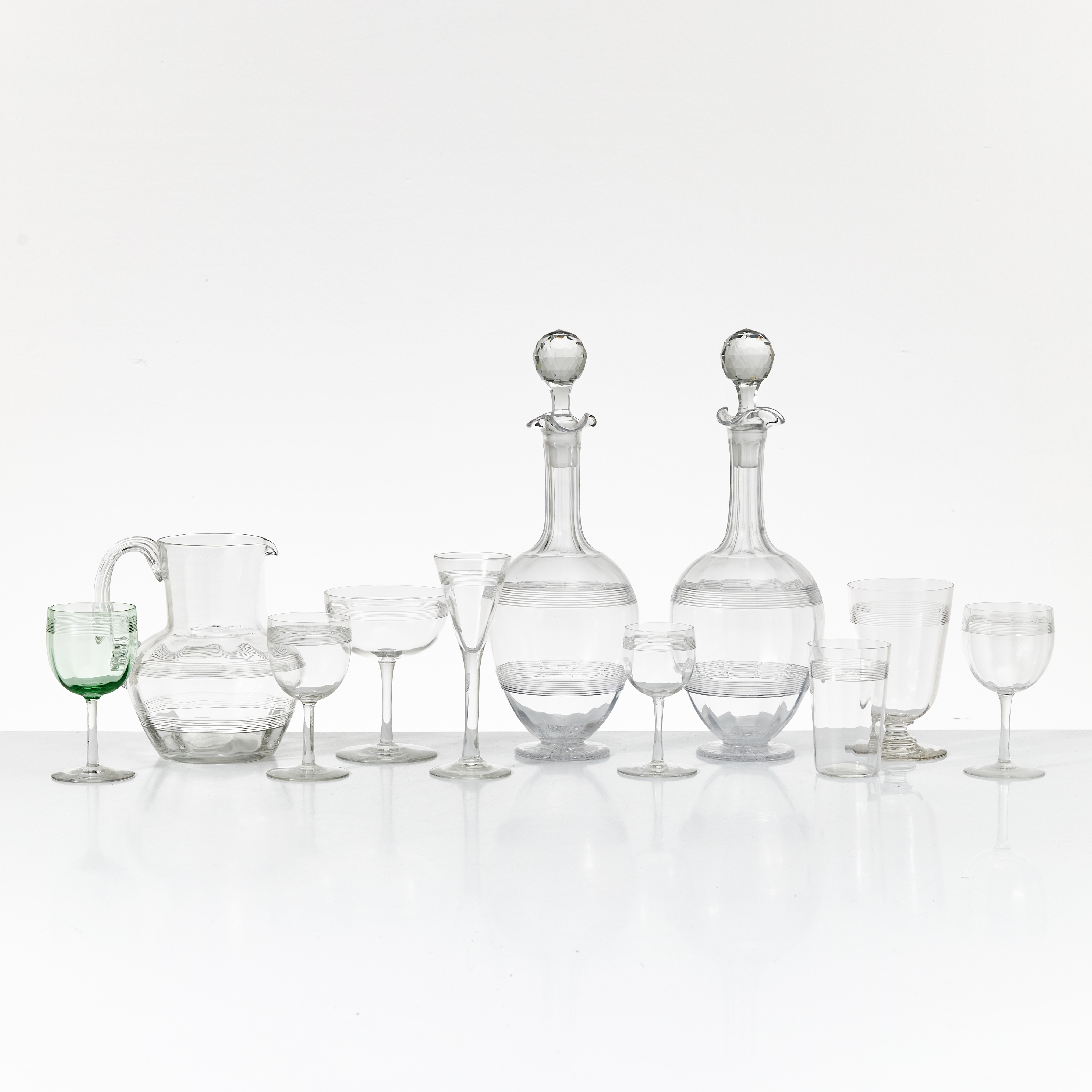 GLASSERVIS, 97 delar, svenskt glasbruk, 1900-talets första hälft.