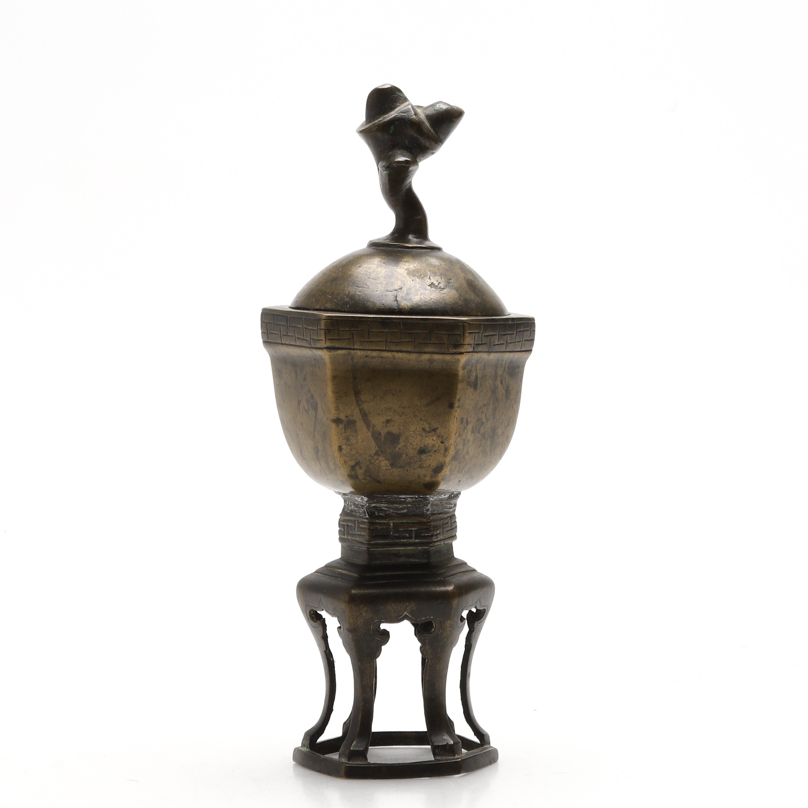 RÖKELSEKAR, brons, med dekor av lingzhi-svamp, sen Qing (1644-1912).