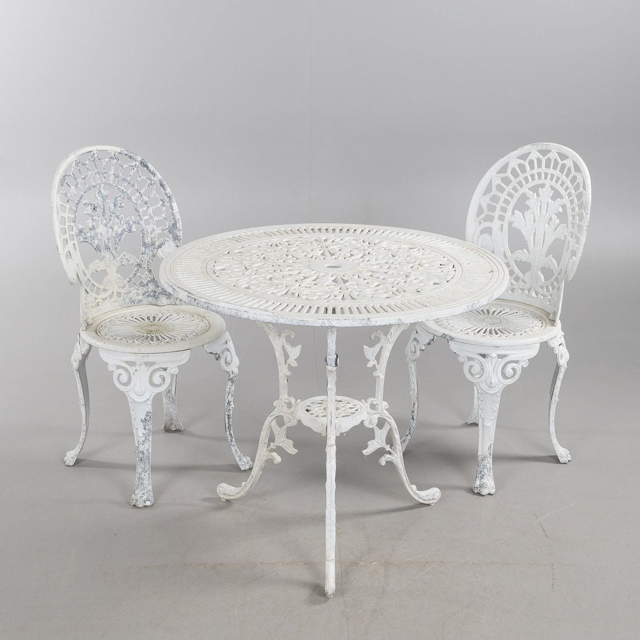 TRÄDGÅRDSMÖBEL, 3 delar, vitmålad gjutaluminium, 2000-tal.