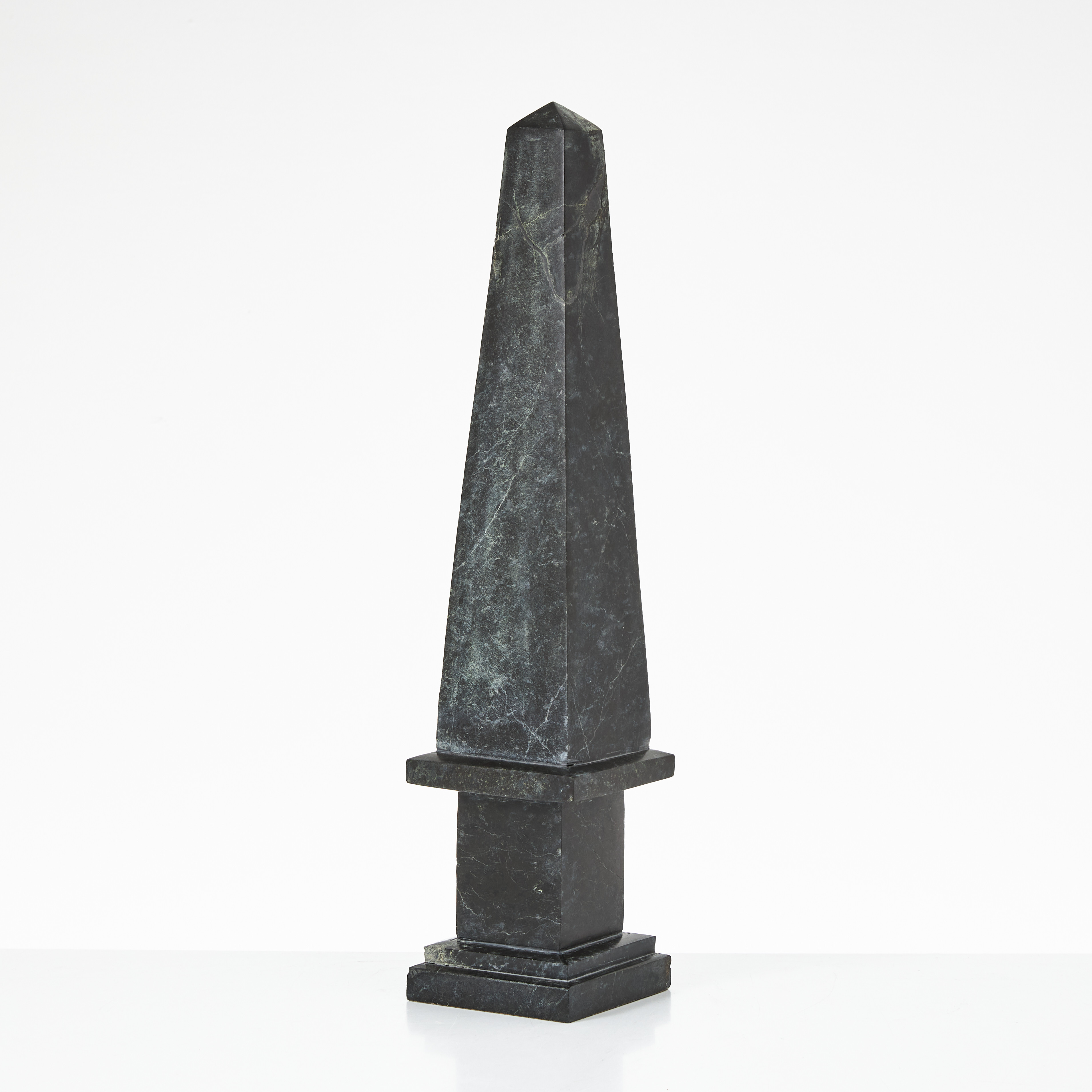 OBELISK, 1900-tal, skulpterad sten, Italien.