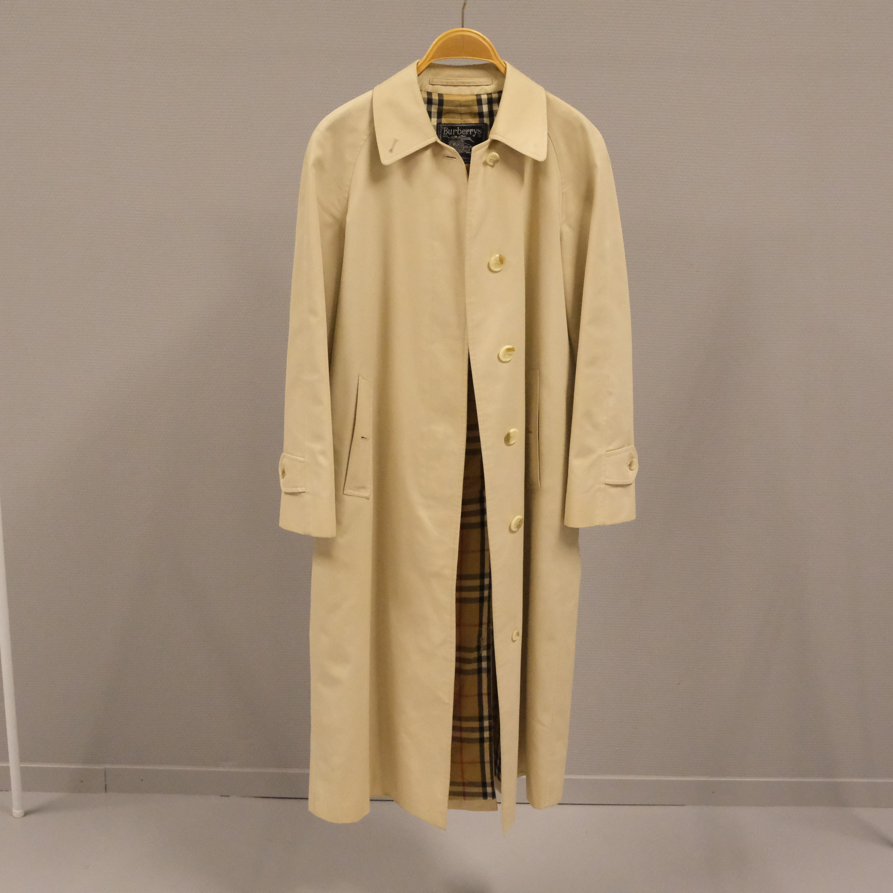 TRENCHCOAT, BURBERRY.