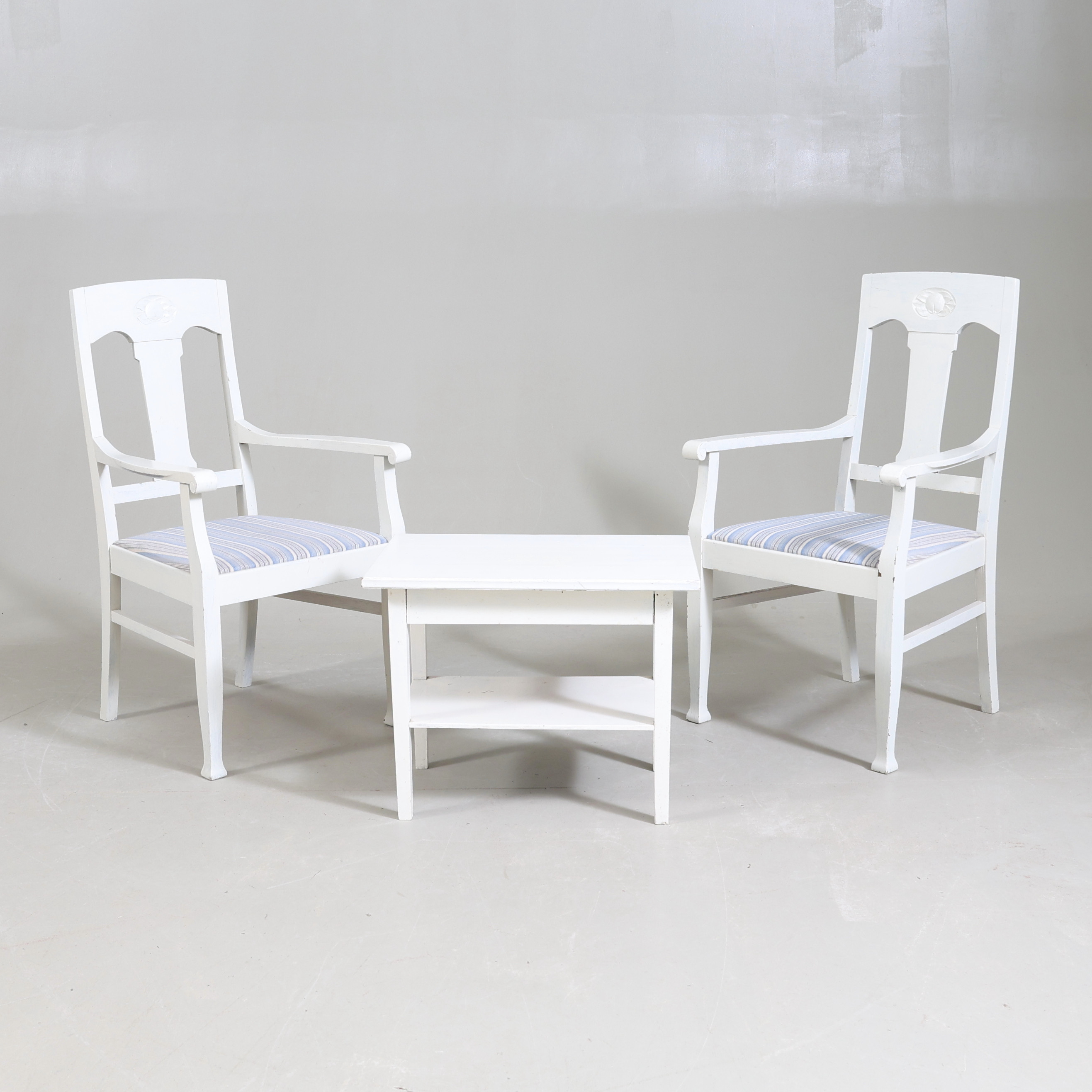 SIDOBORD med STOLAR, 3 delar, bemålat trä, jugend, 1900-talets början.