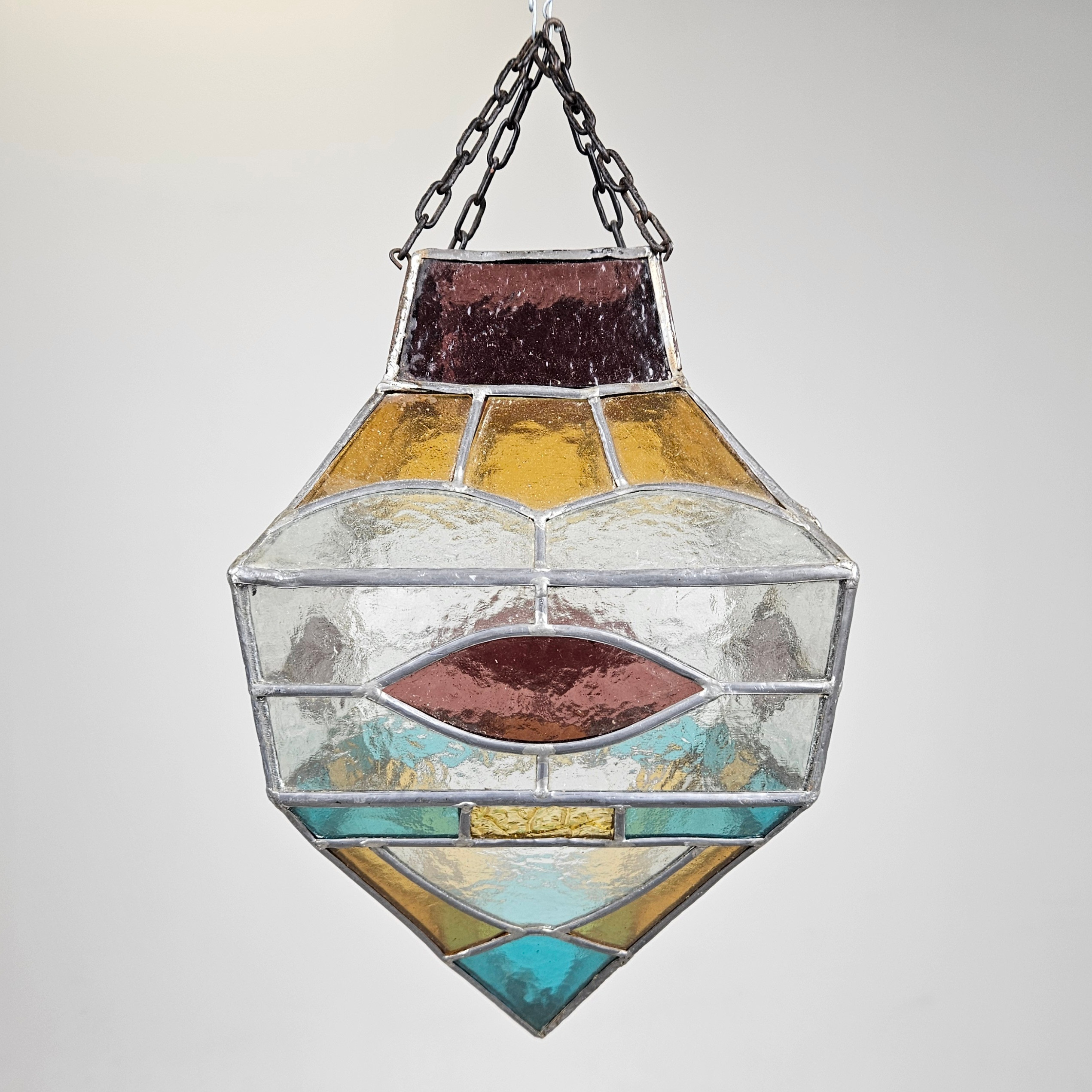 TAKLAMPA, blyinfattat glas, 1900-tal, total höjd ca. 38 cm.