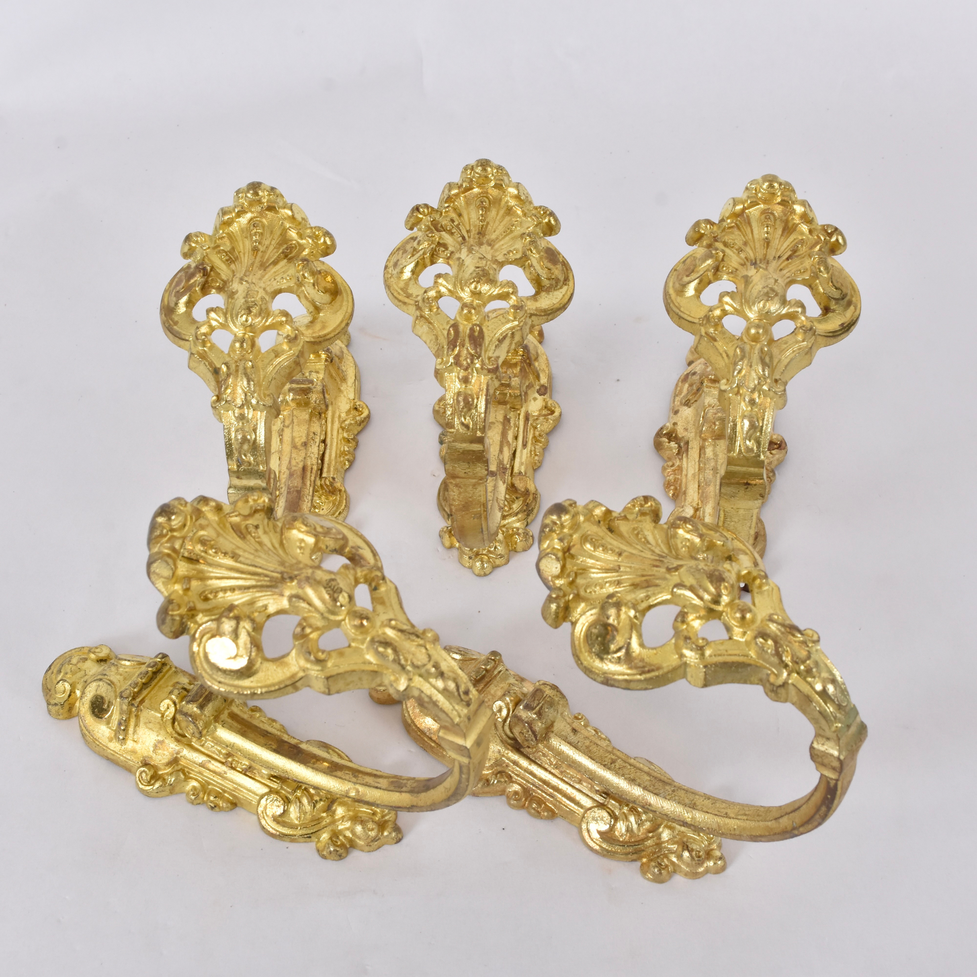 GARDINOMTAG, förgylld metall, 2 par samt 1 udda.