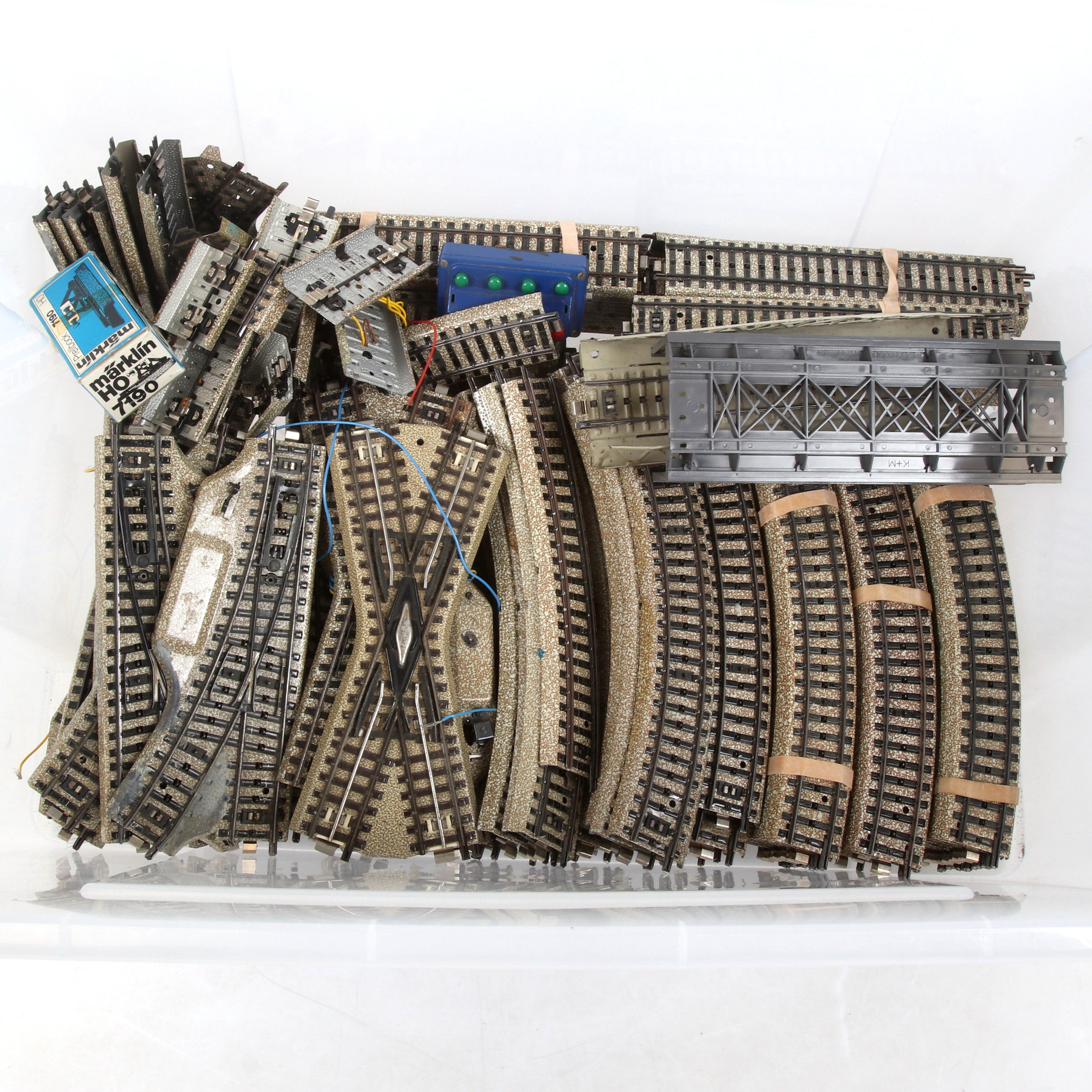 MÄRKLIN, räls, växlar, mm., skala H0, Tyskland.