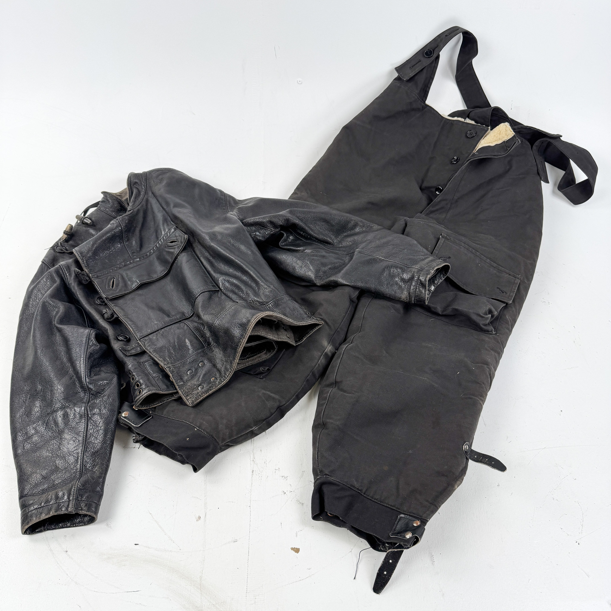 MOTORKLÄDER, 2 delar, 1930/40-tal.