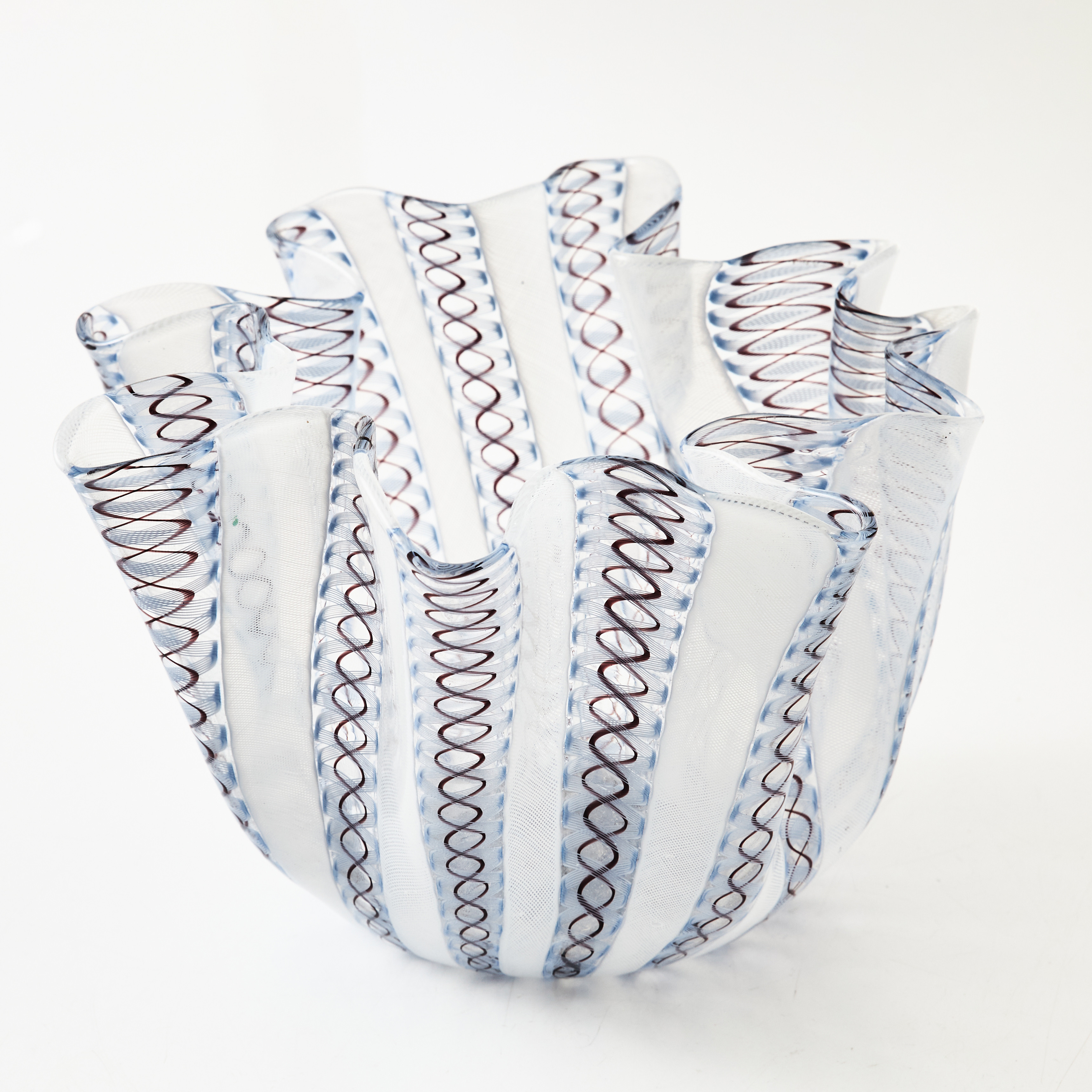 PAOLO VENINI. Skål, "Fazzoletto", filigrandekor, glas, Venini, Murano, 1900-talets andra hälft.