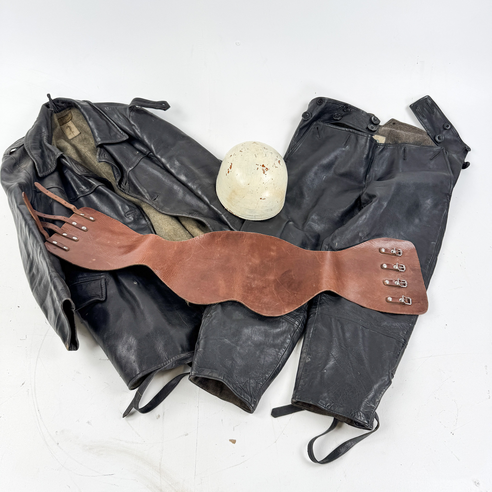 MOTORKLÄDER, 4 delar, 1930/40-tal.