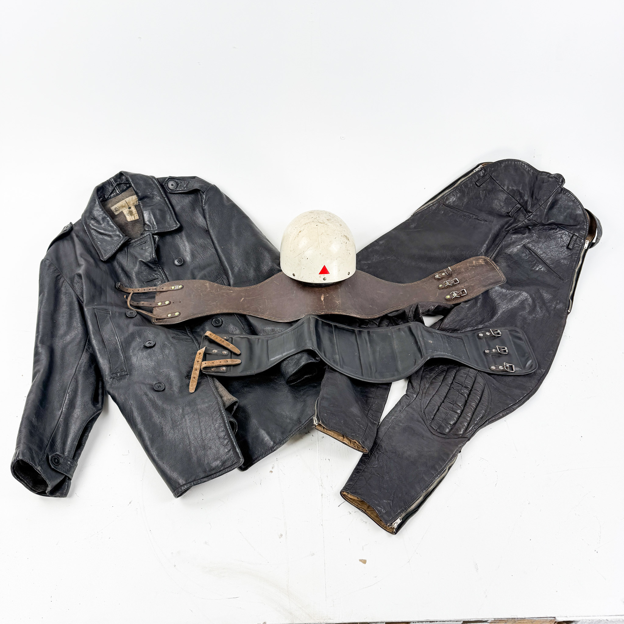 MOTORKLÄDER, 5 delar, 1930/40-tal.