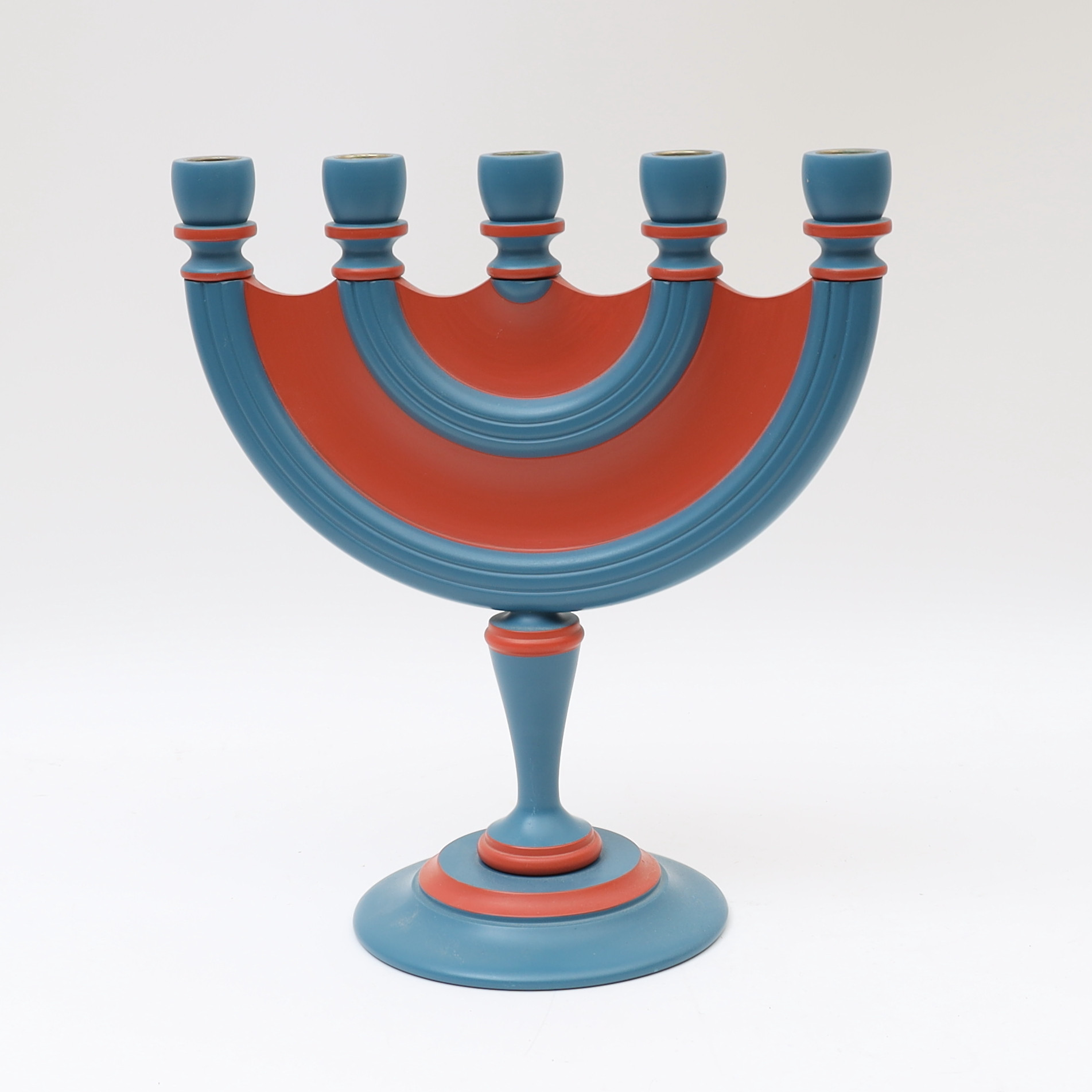 KANDELABER, Bemålat trä, 1900-talets andra hälft.