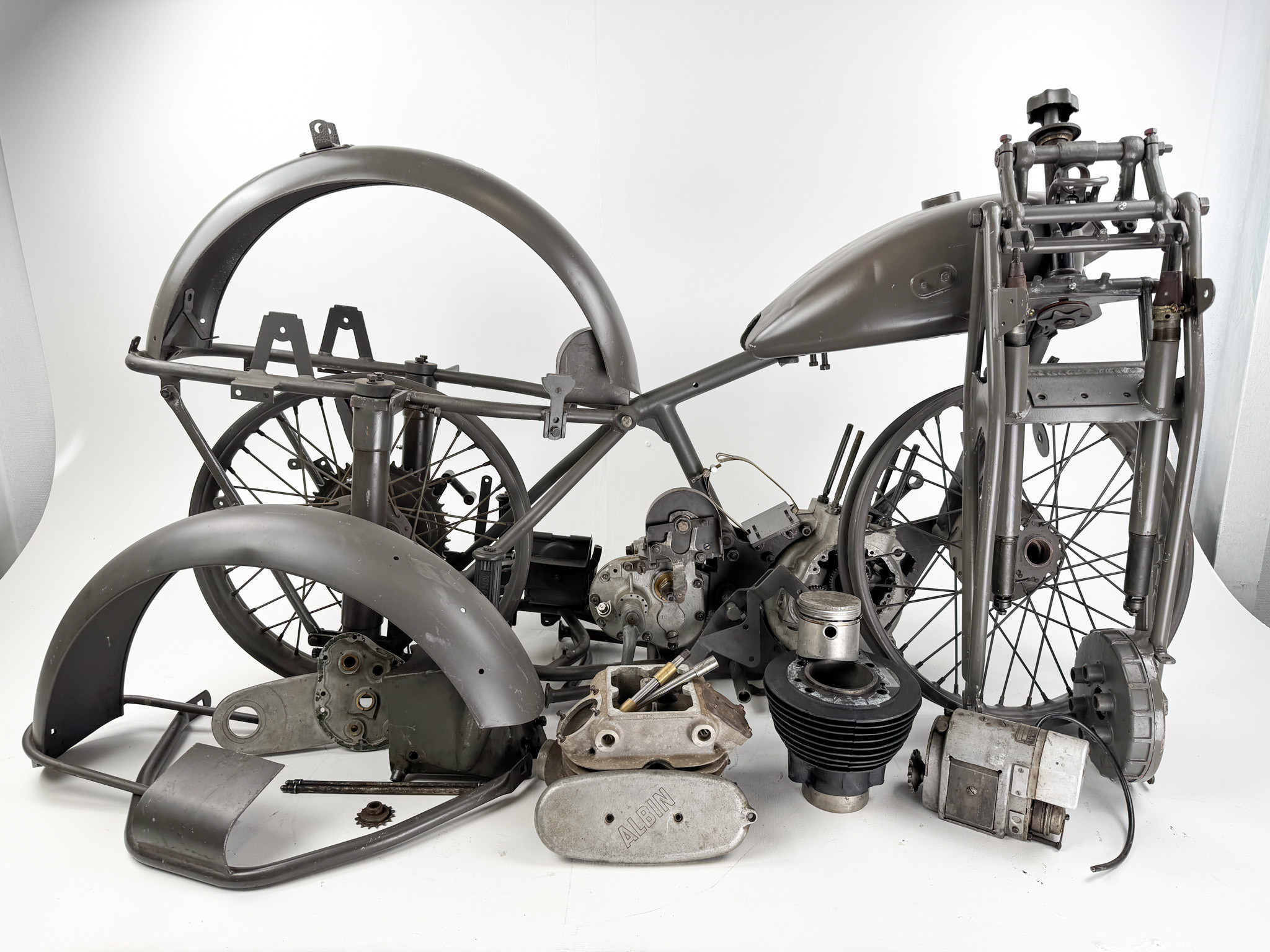 MONARK ALBIN, modell 42, parti delar, 1940-tal, Sverige.