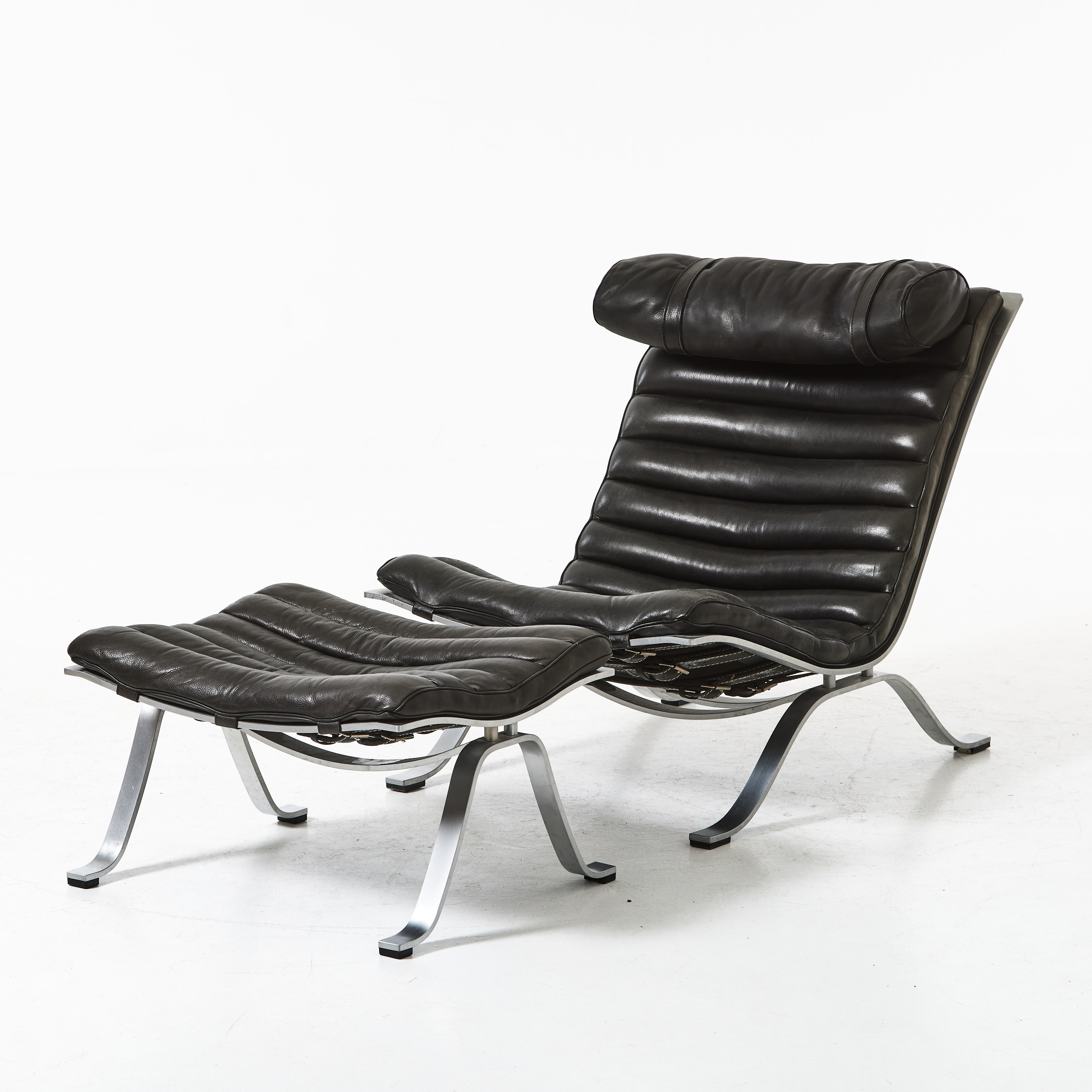 ARNE NORELL. Fåtölj med fotpall, "Ari", Möbel AB Arne Norell, modellen formgiven 1966.