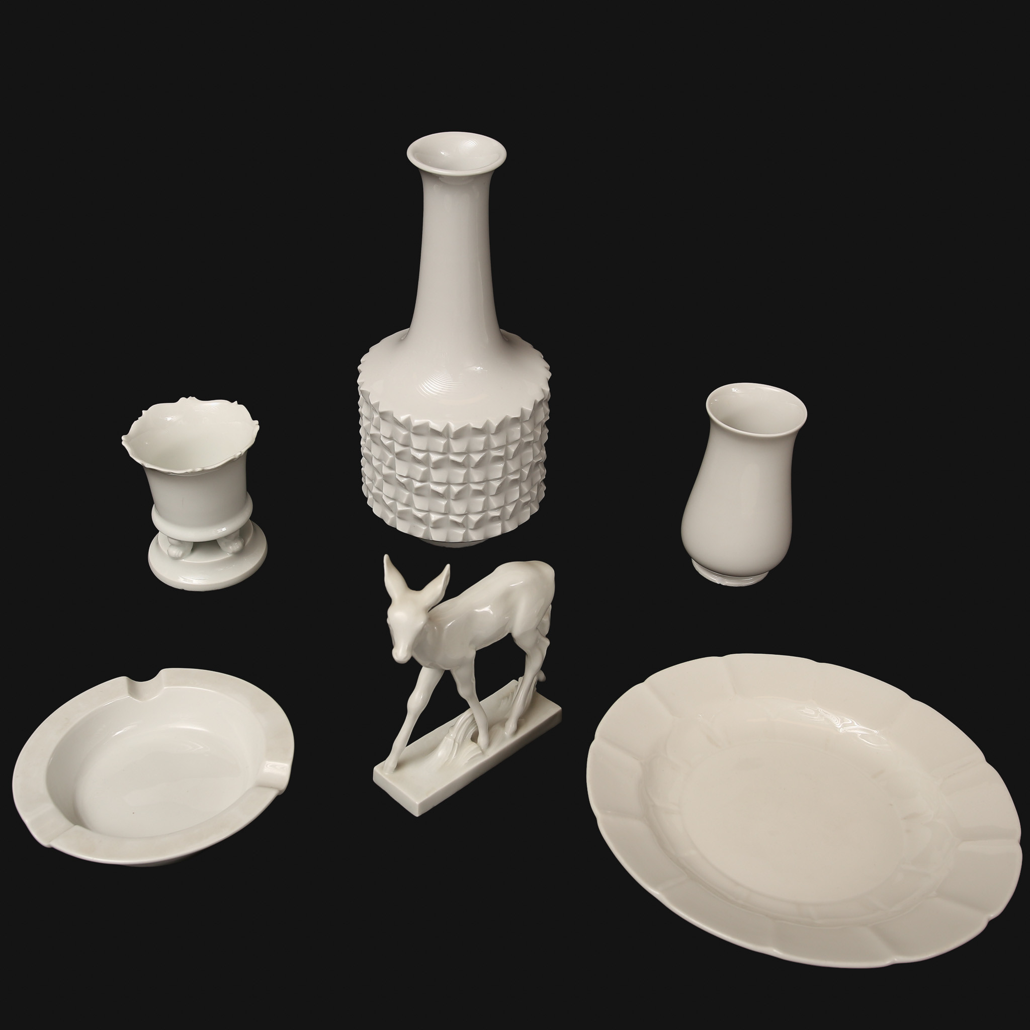 MEISSEN, en grupp porslin, 6 delar., samtliga vita, tillverkade efter år 1934.
