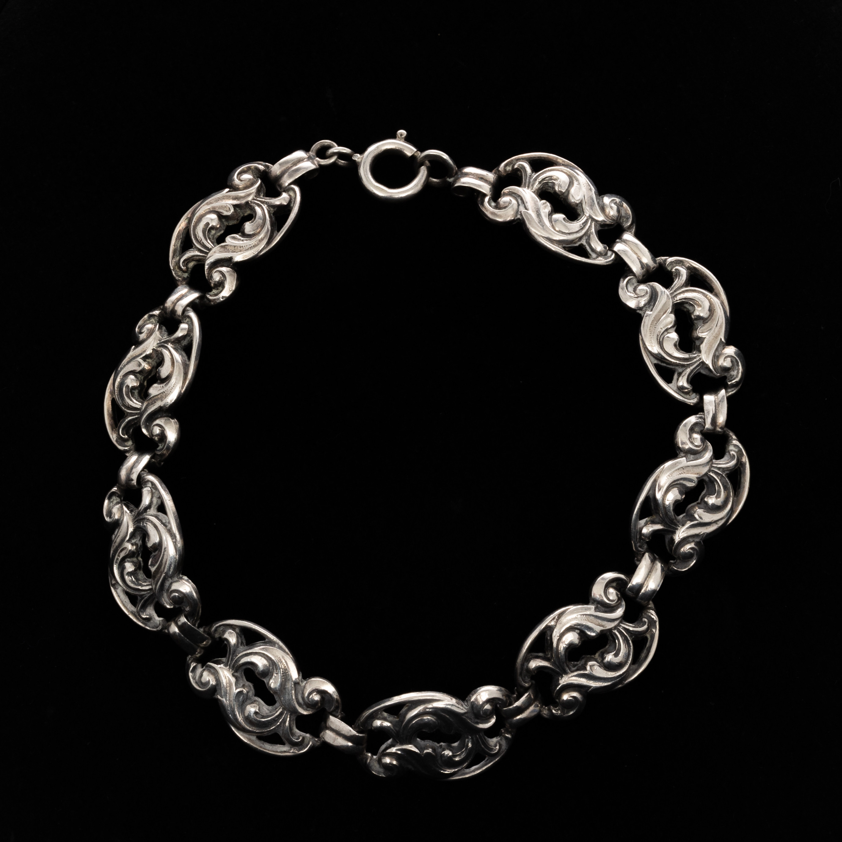ARMBAND, Silver.