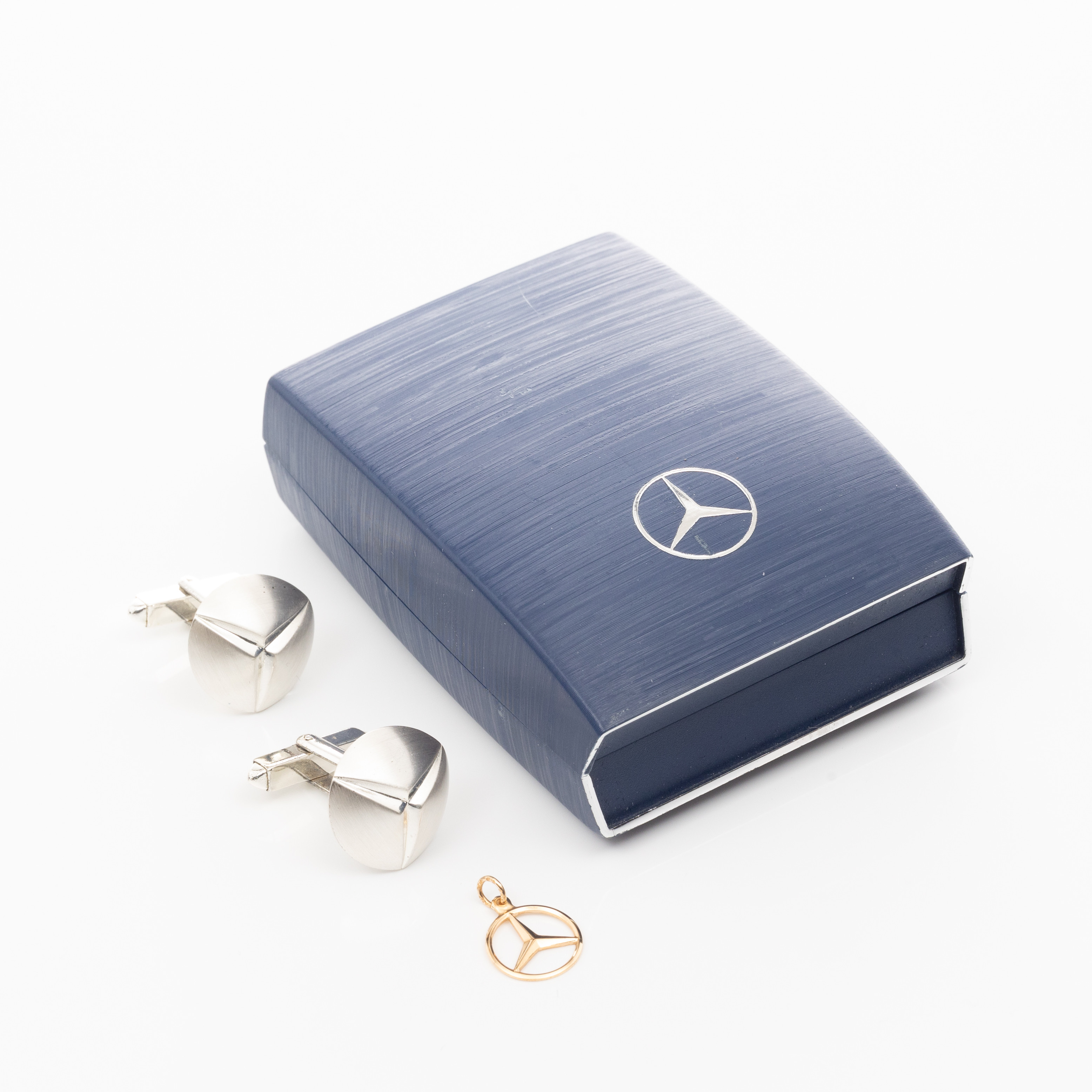 HÄNGE & MANSCHETTKNAPPAR, Mercedes, 18K guld & silverplated.