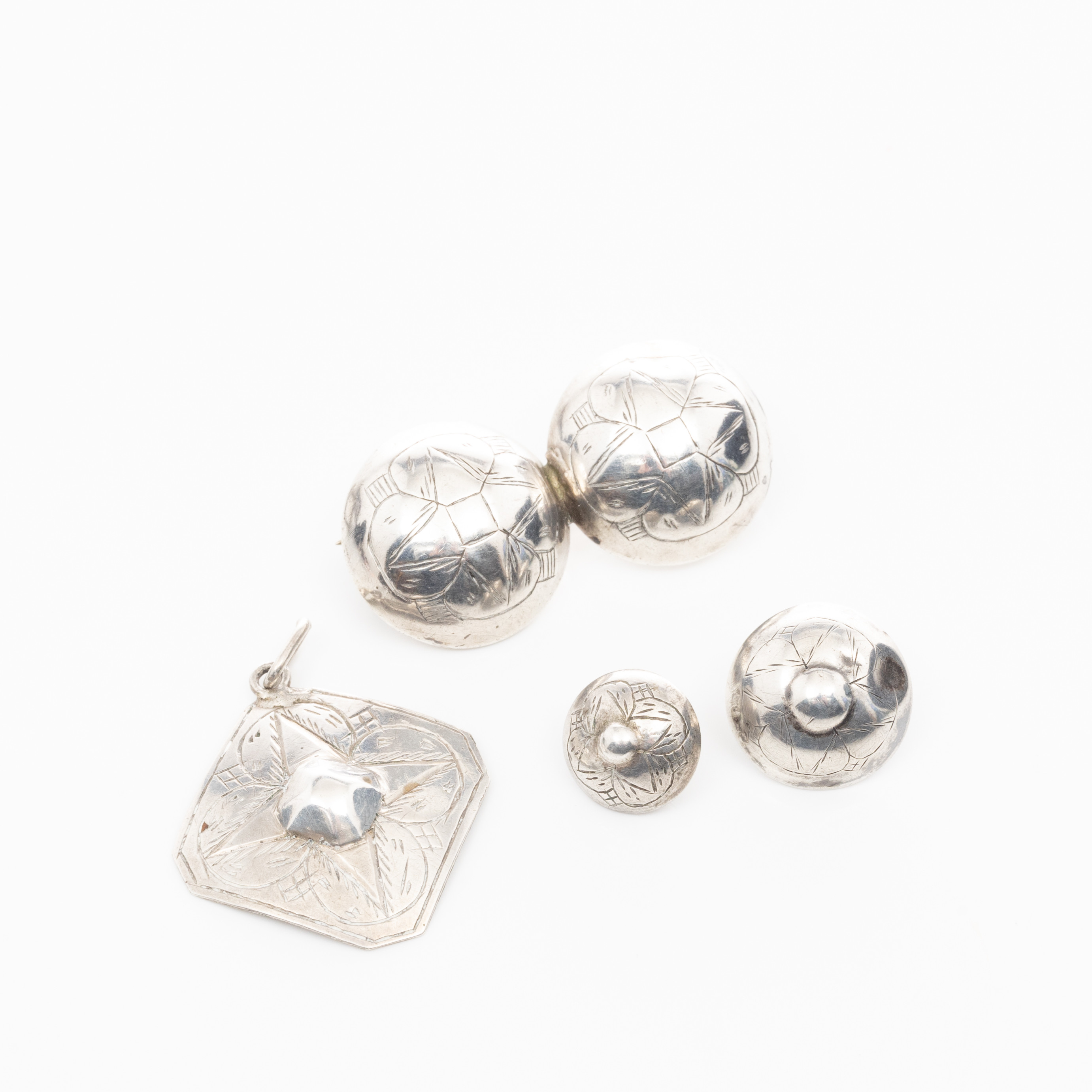 BROSCH, HÄNGE & KNAPPAR, Silver, 1800-tal.