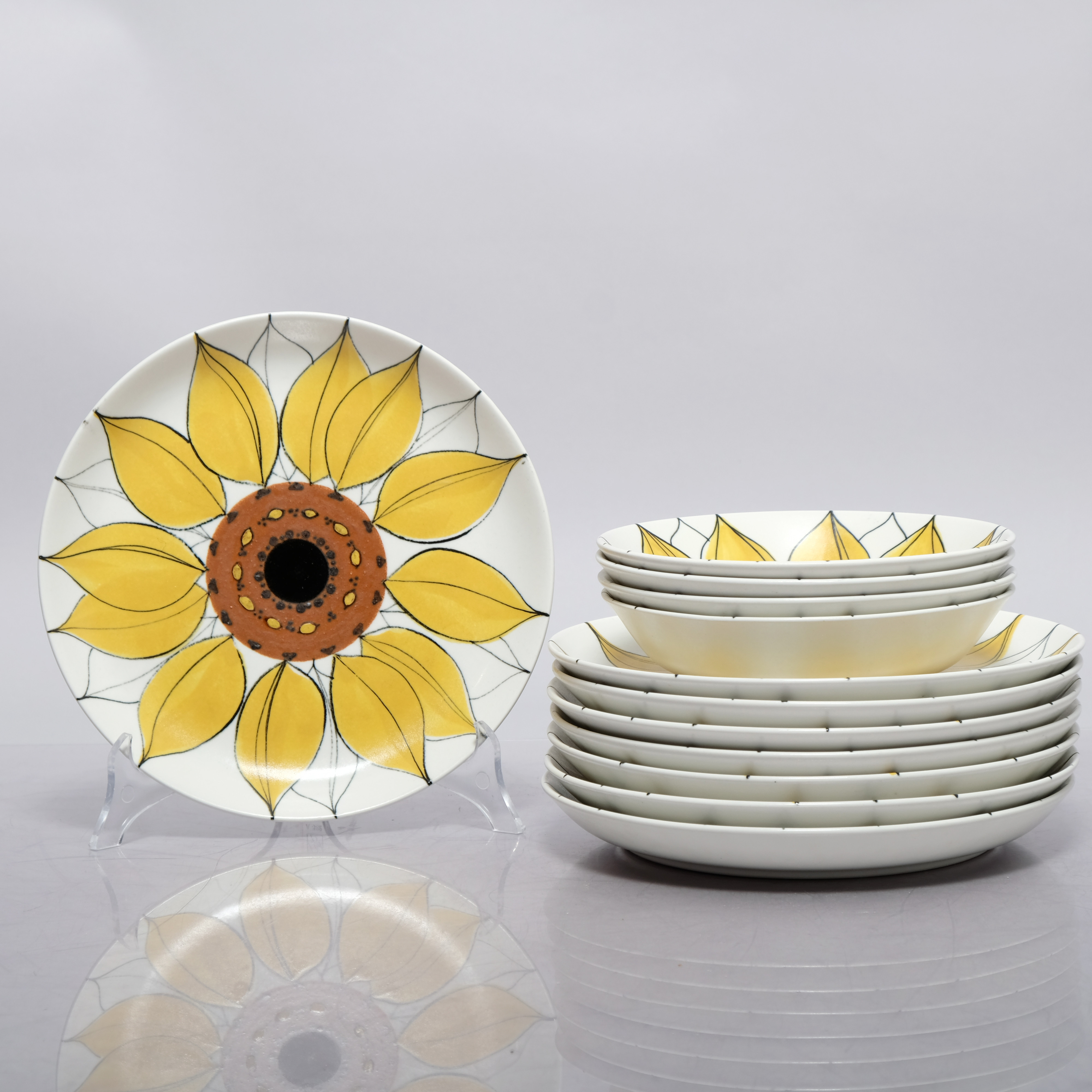 HILKKA-LIISA AHOLA. Servisdelar, "Solros", (12st), Arabia, Finland, Signerade.