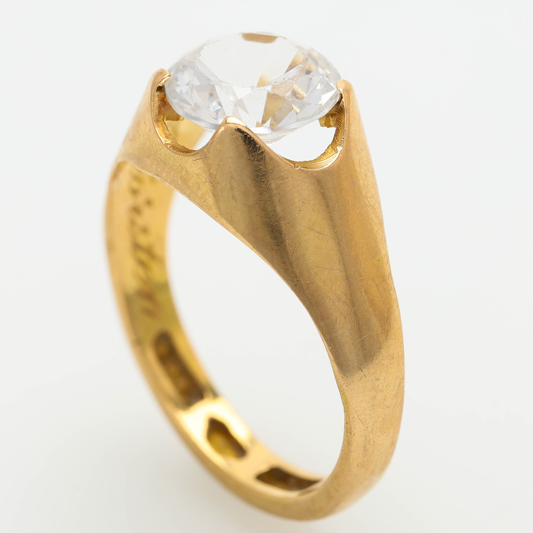 RING, 18 k guld, tillverkad år 1920.
