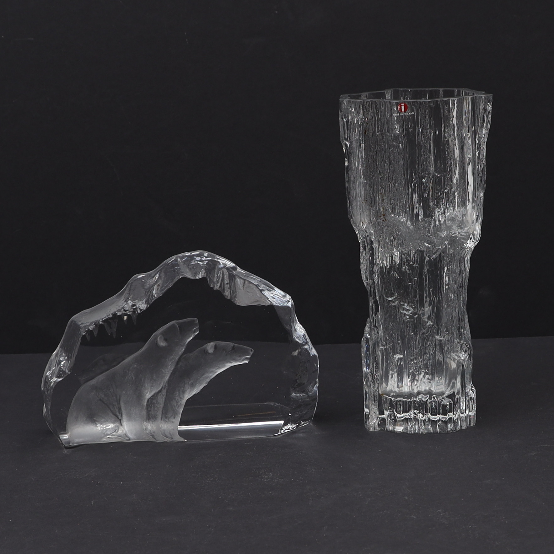 GLAS 2 DELAR, Vas "Avena" samt glasblock med isbjörnar.