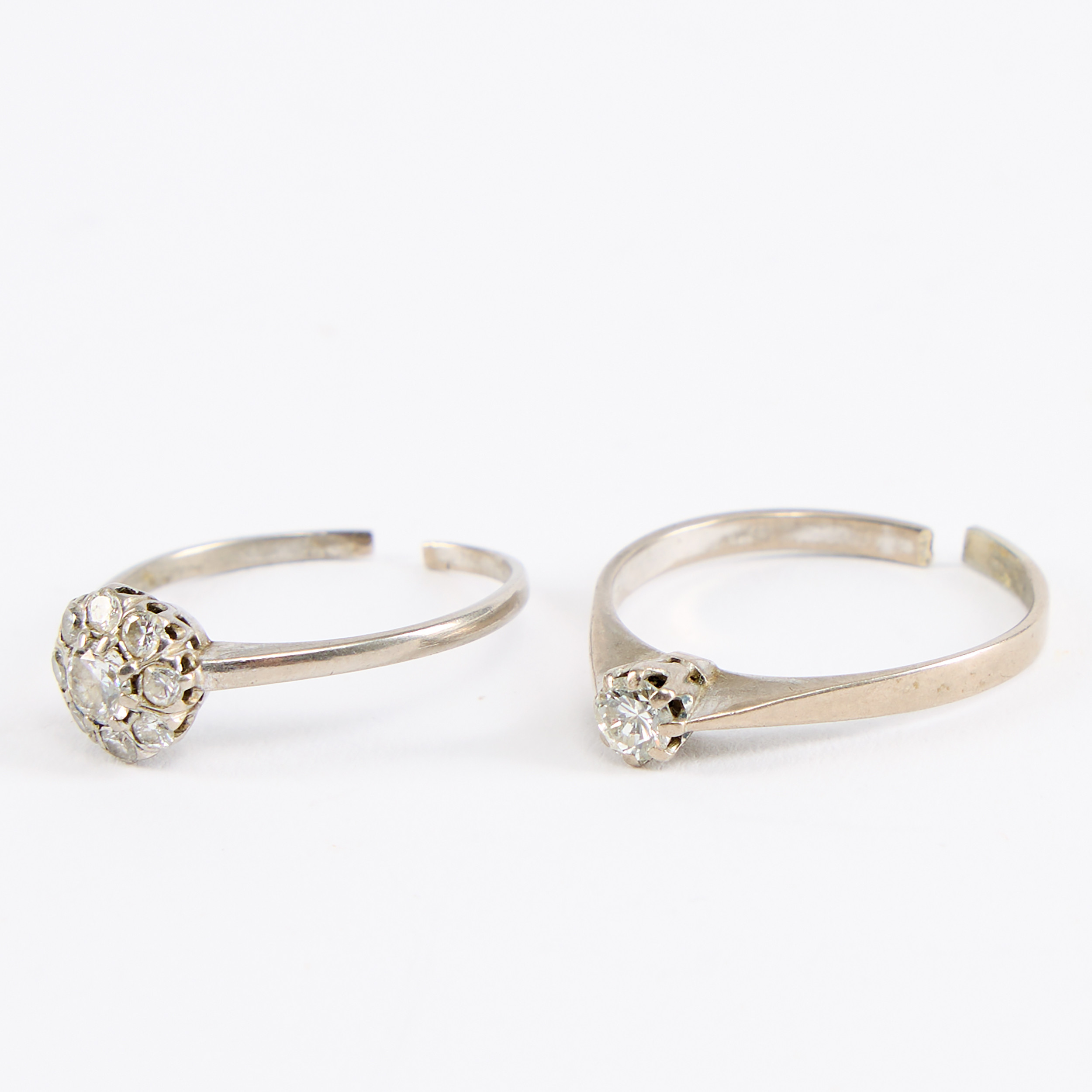 RINGAR, två stycken, vitt guld och diamanter.