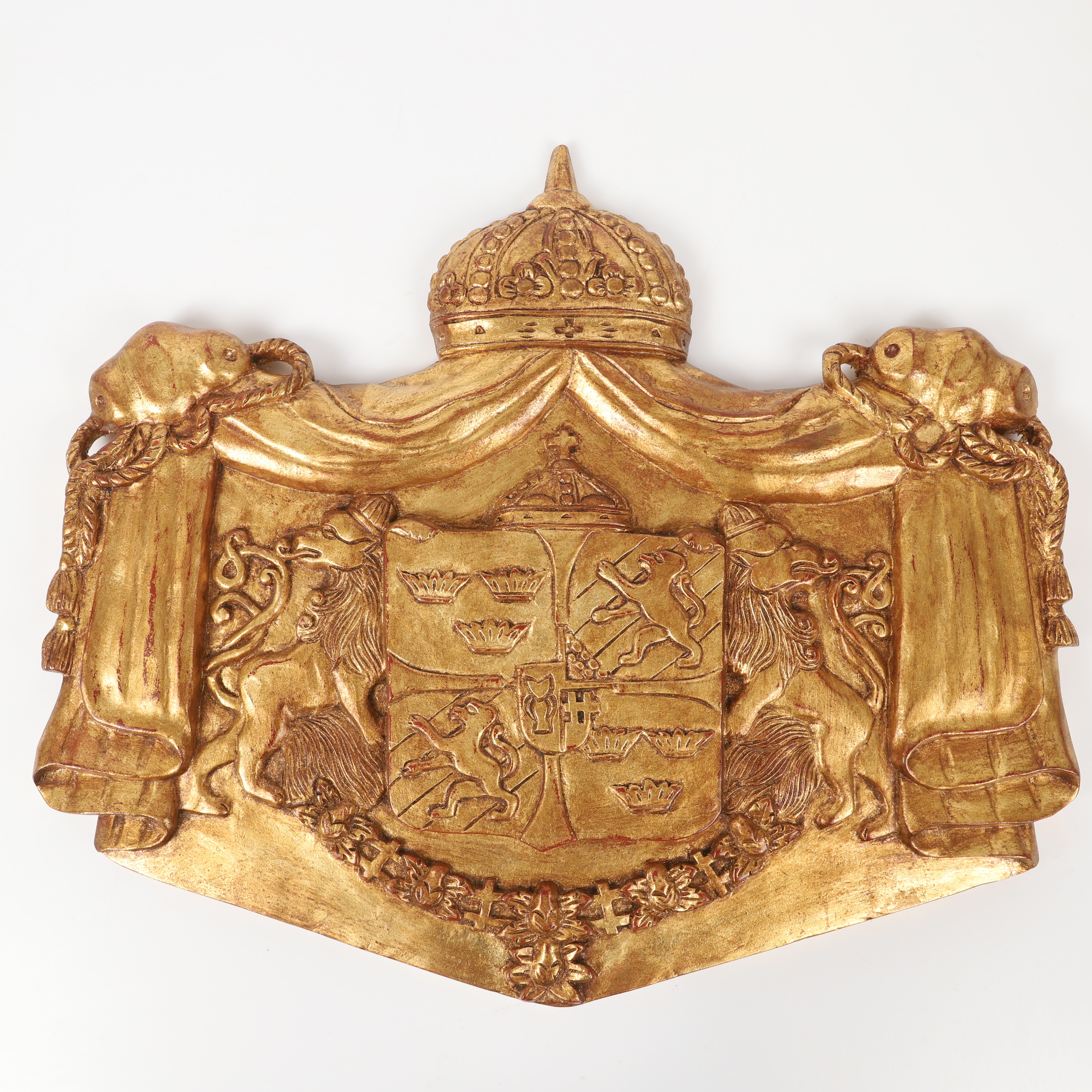 VÄGGRELIEF, Sveriges Riksvapen, snidat och förgyllt trä.