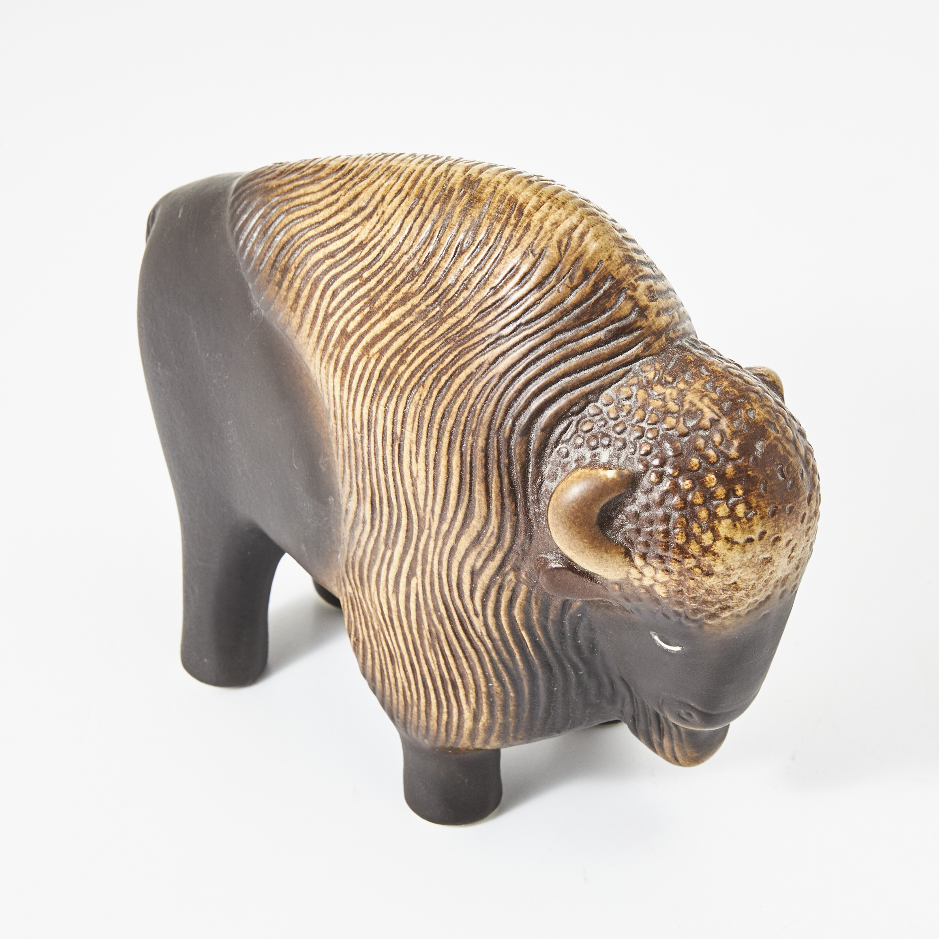 LISA LARSON. Figurin Visent, Gustavsberg, glaserat stengods, tillverkad för NK till förmån för Världsnaturfonden.