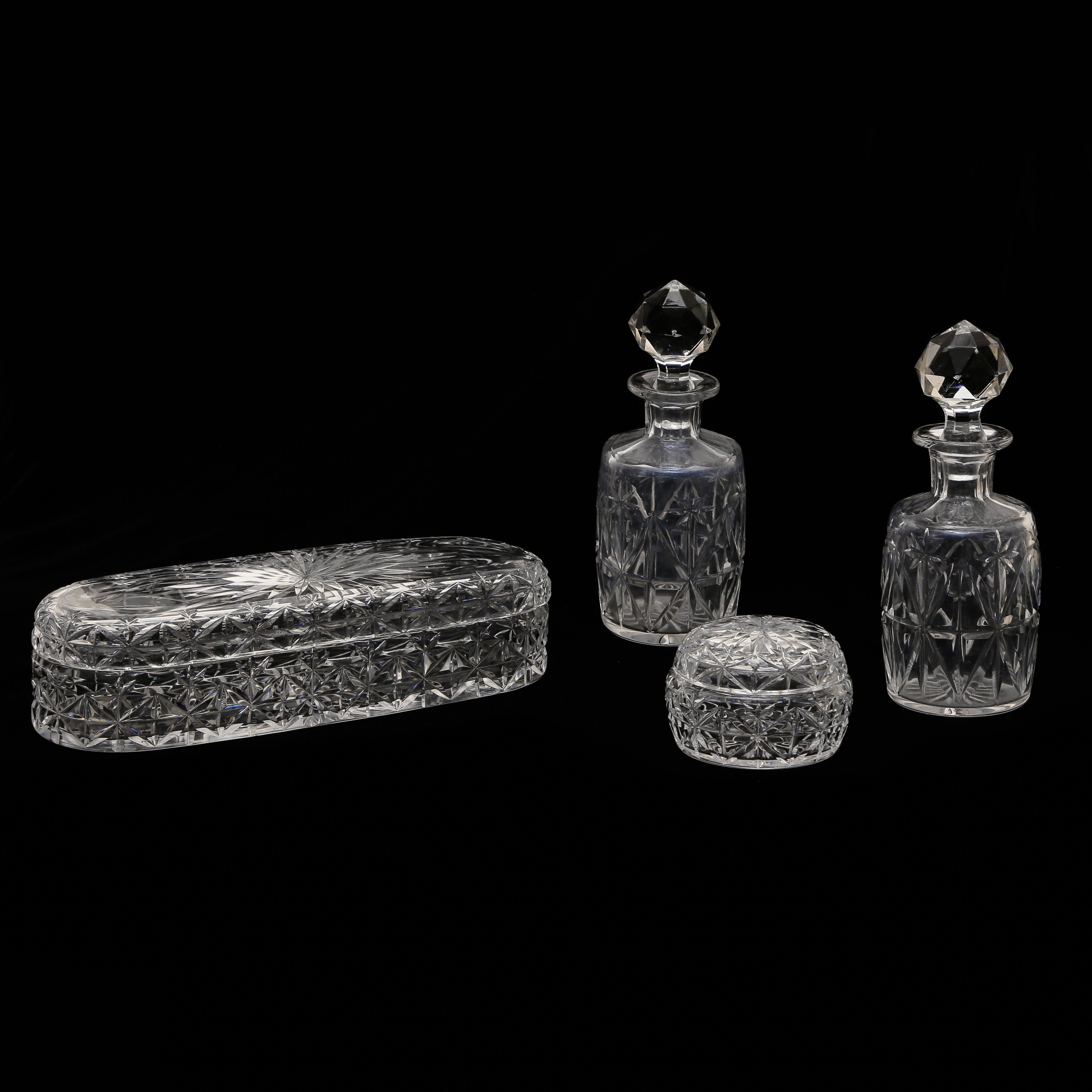 TOALETTSET I KRISTALL, SLIPAD DEKOR, 1900-TAL.