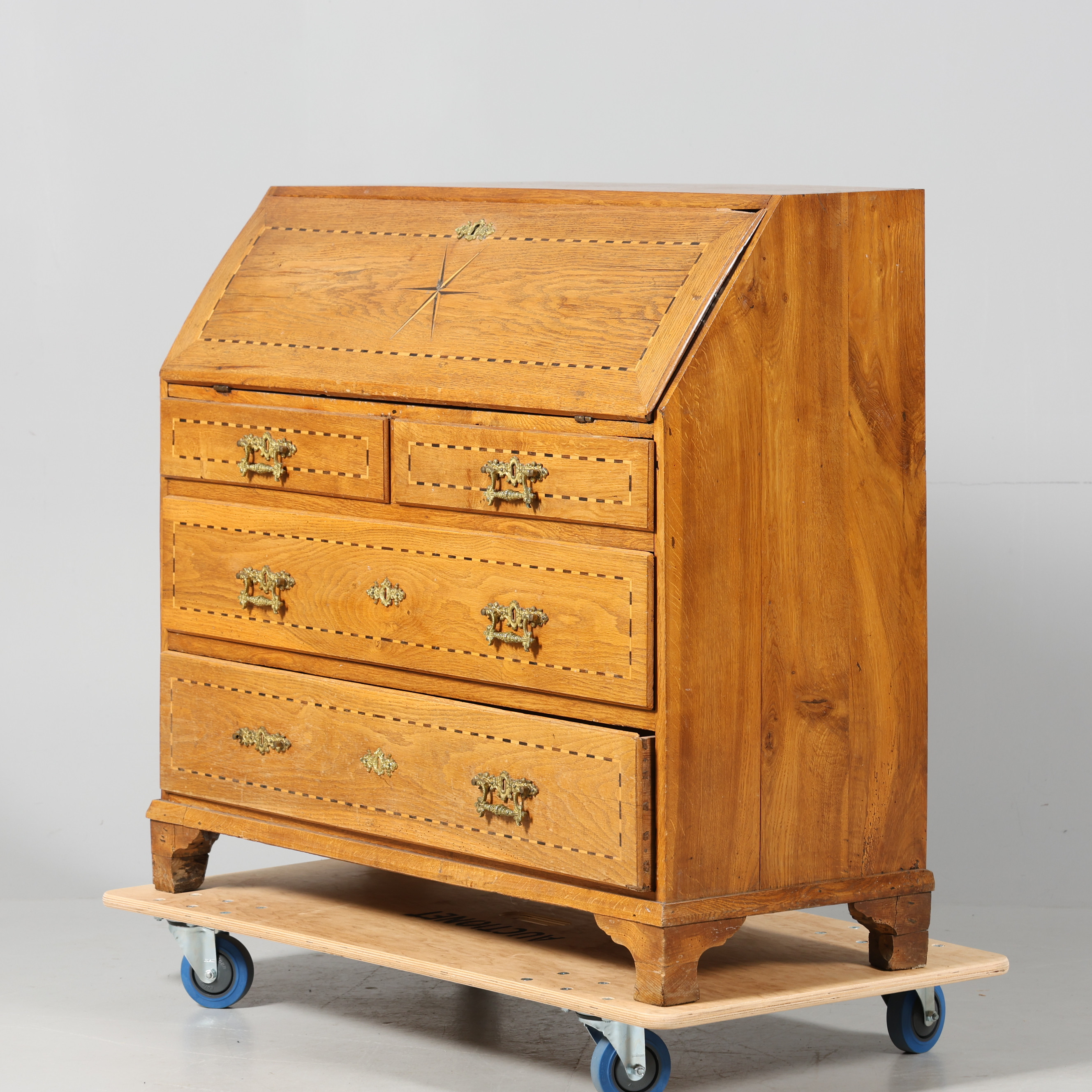 SNEDKLAFFSSEKRETÄR, 1700/1800-tal, intarsia.