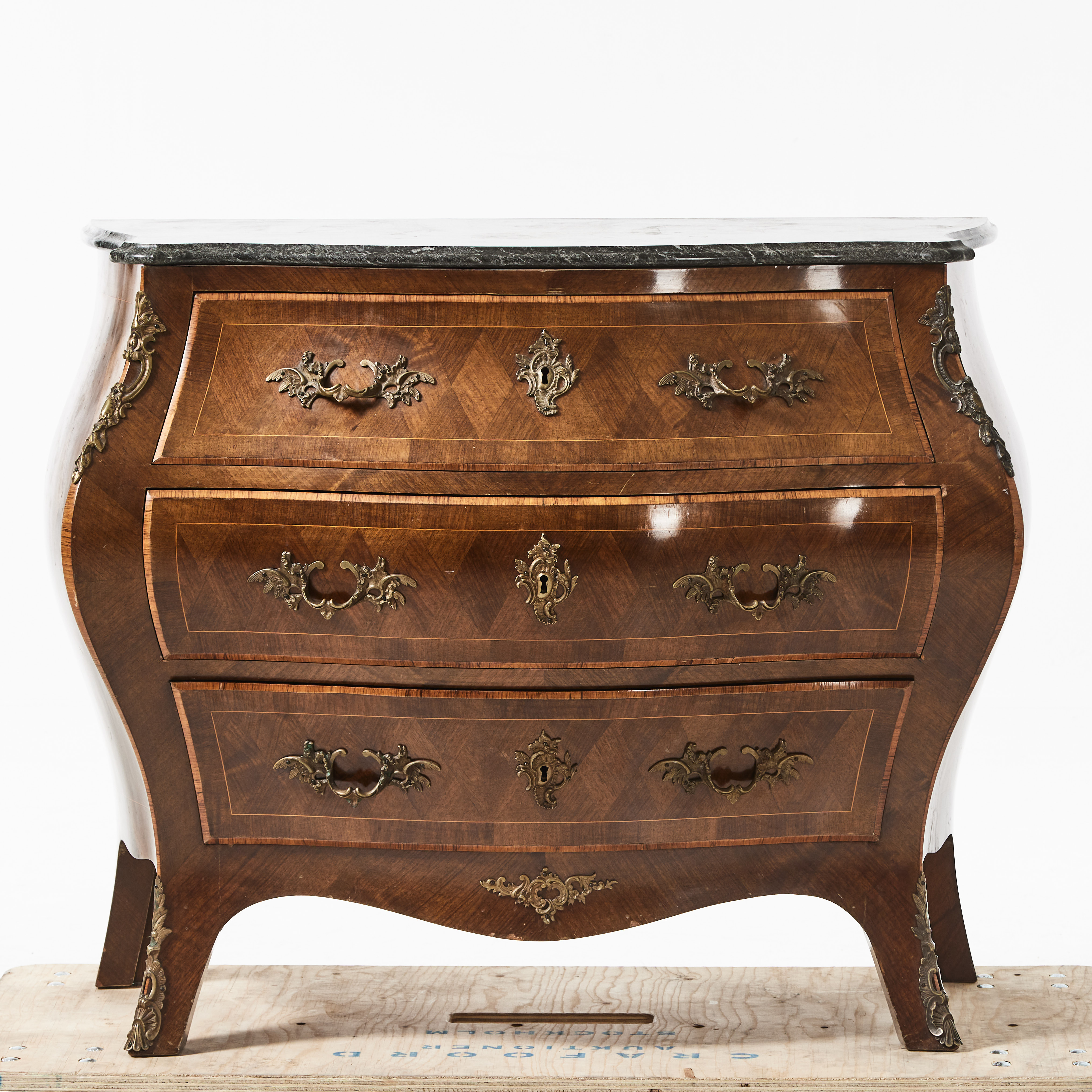 BYRÅ, rokokostil, 1900-talets mitt.