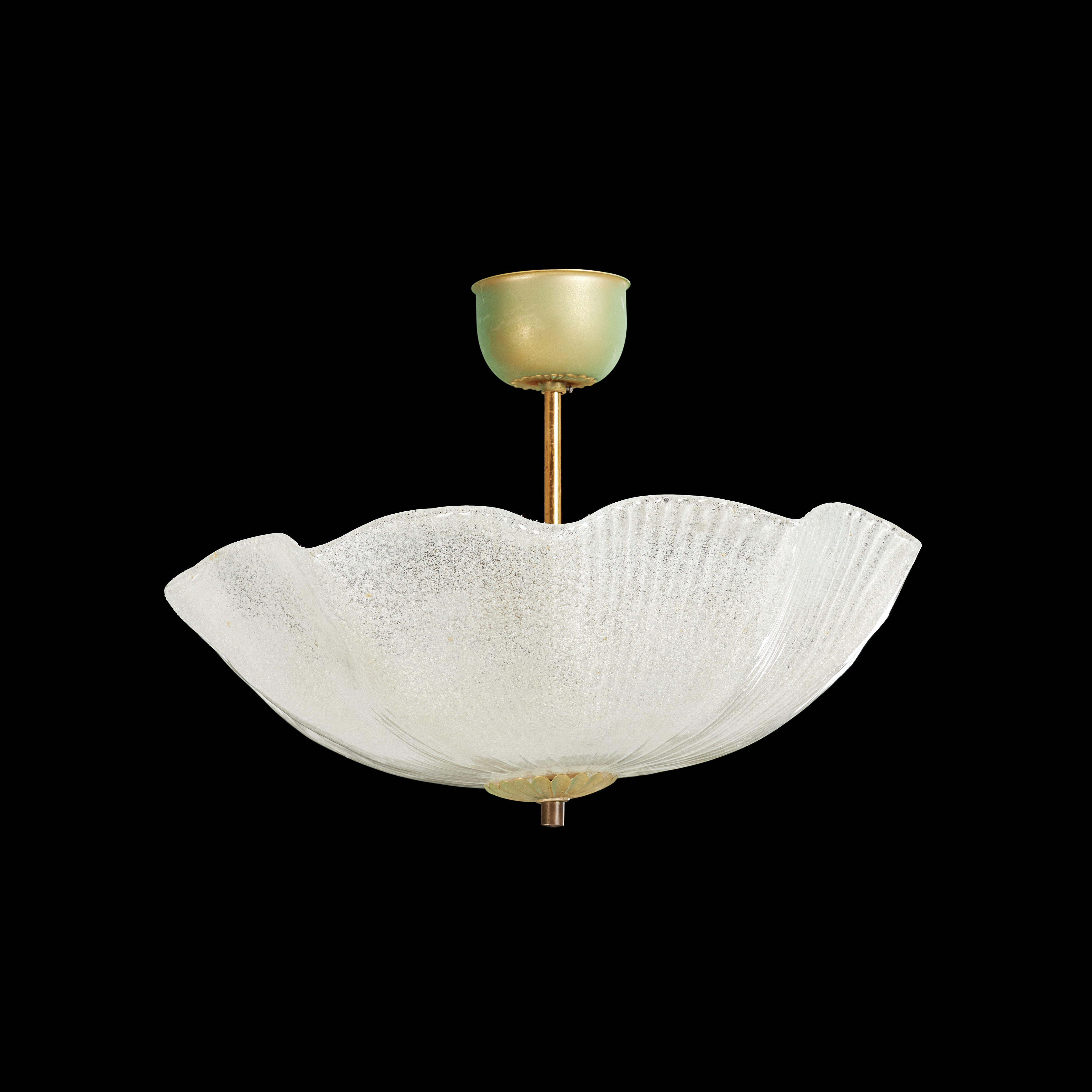 TAKPLAFOND, gulmetall, delvis grönlackerad, glas, två ljuspunkter, 1900-talets första hälft.