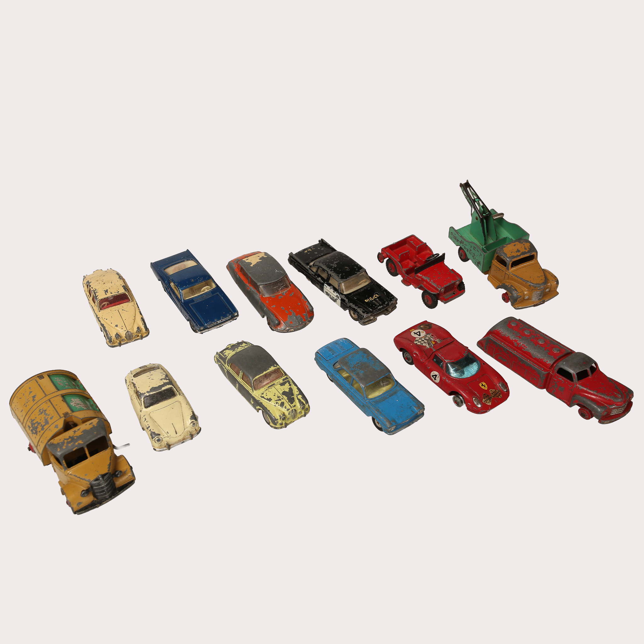 LEKSAKSBILAR, diverse bilmodeller, Corgi & Dinky Toys, 12 st.