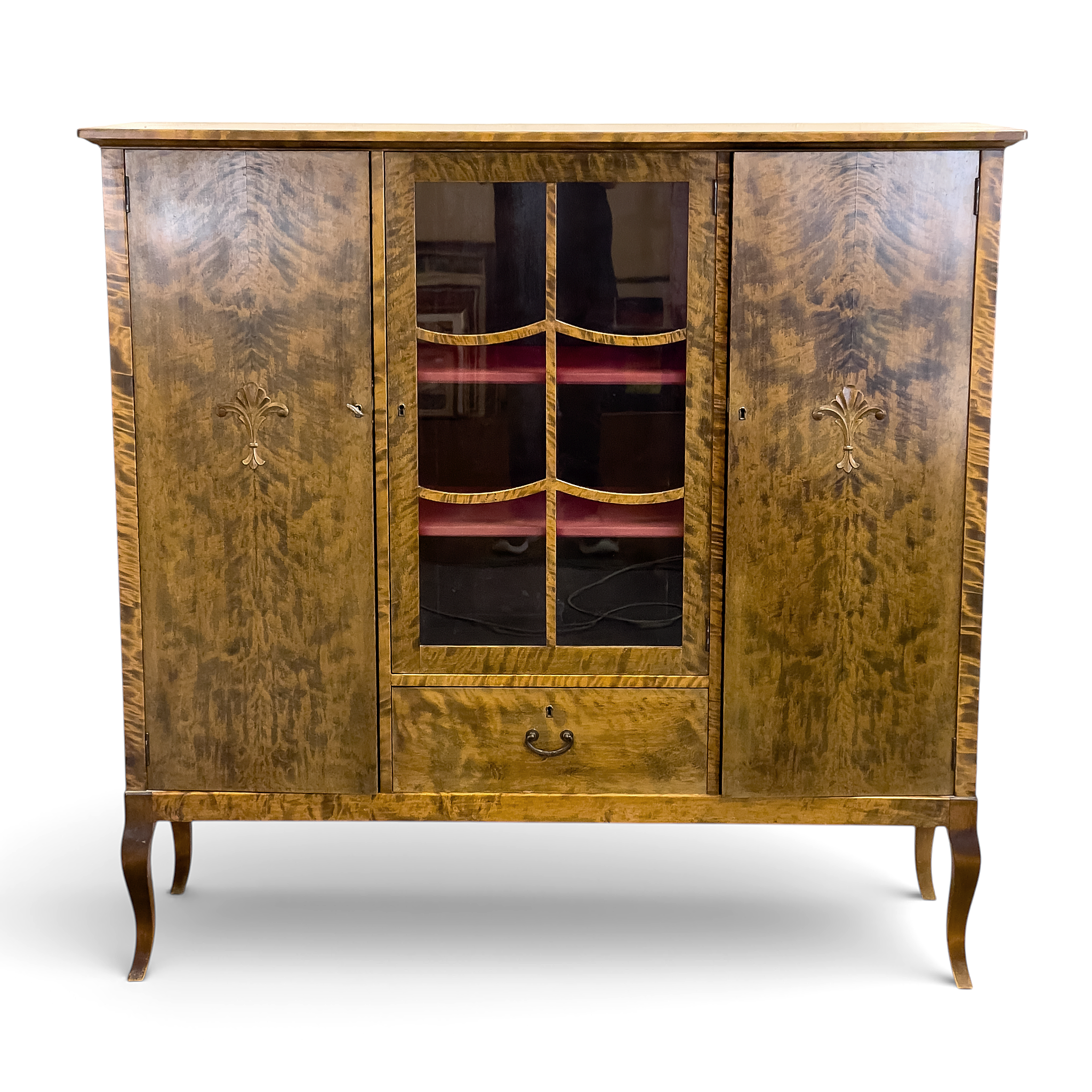 VITRINSKÅP, bonad björk, 1940 tal.