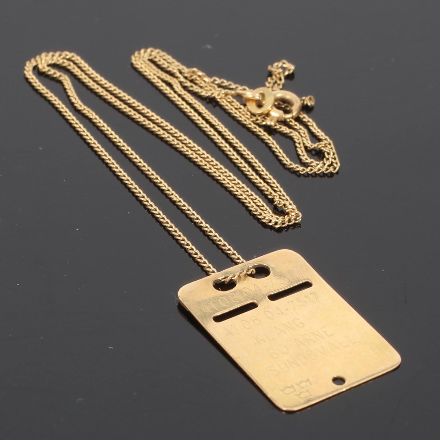 HÄNGE med KEDJA, 18k guld, "ID-bricka", Ceson, Göteborg. 1976.