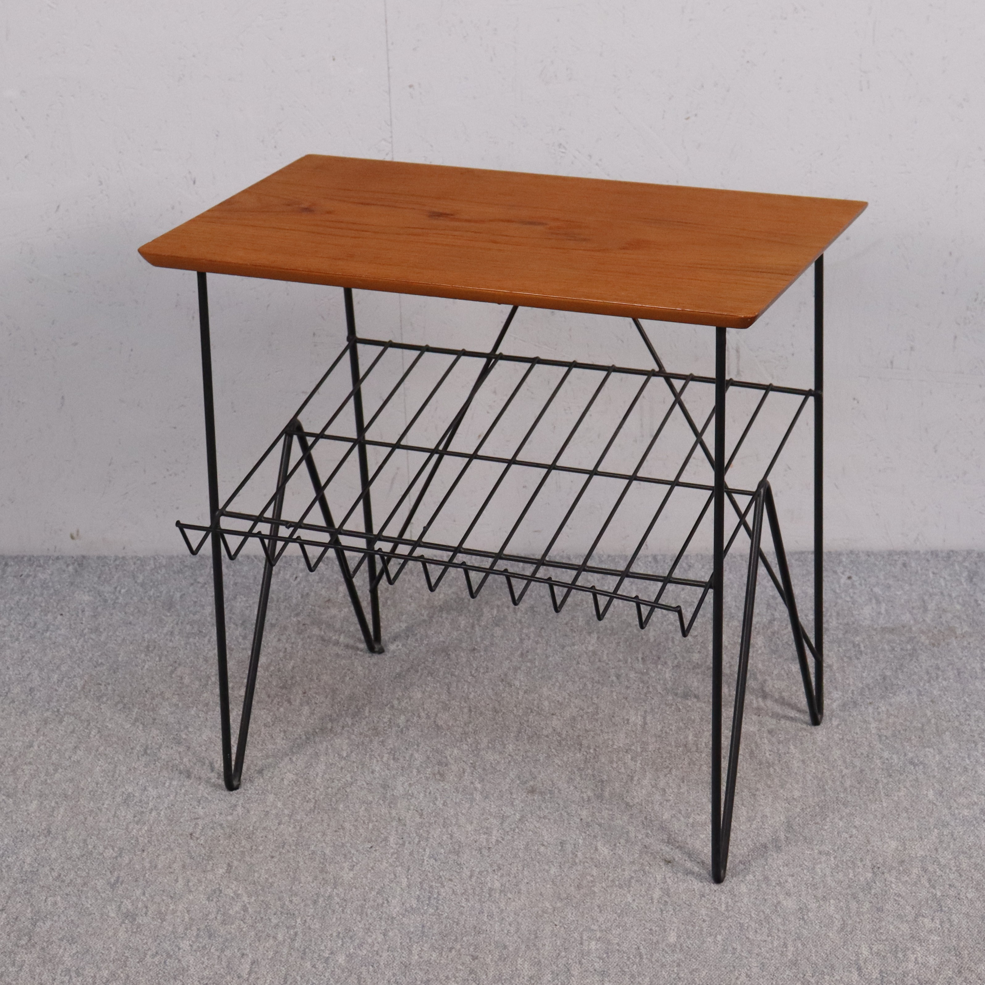 TIDNINGSBORD, teak och string, 1950/1960-tal.