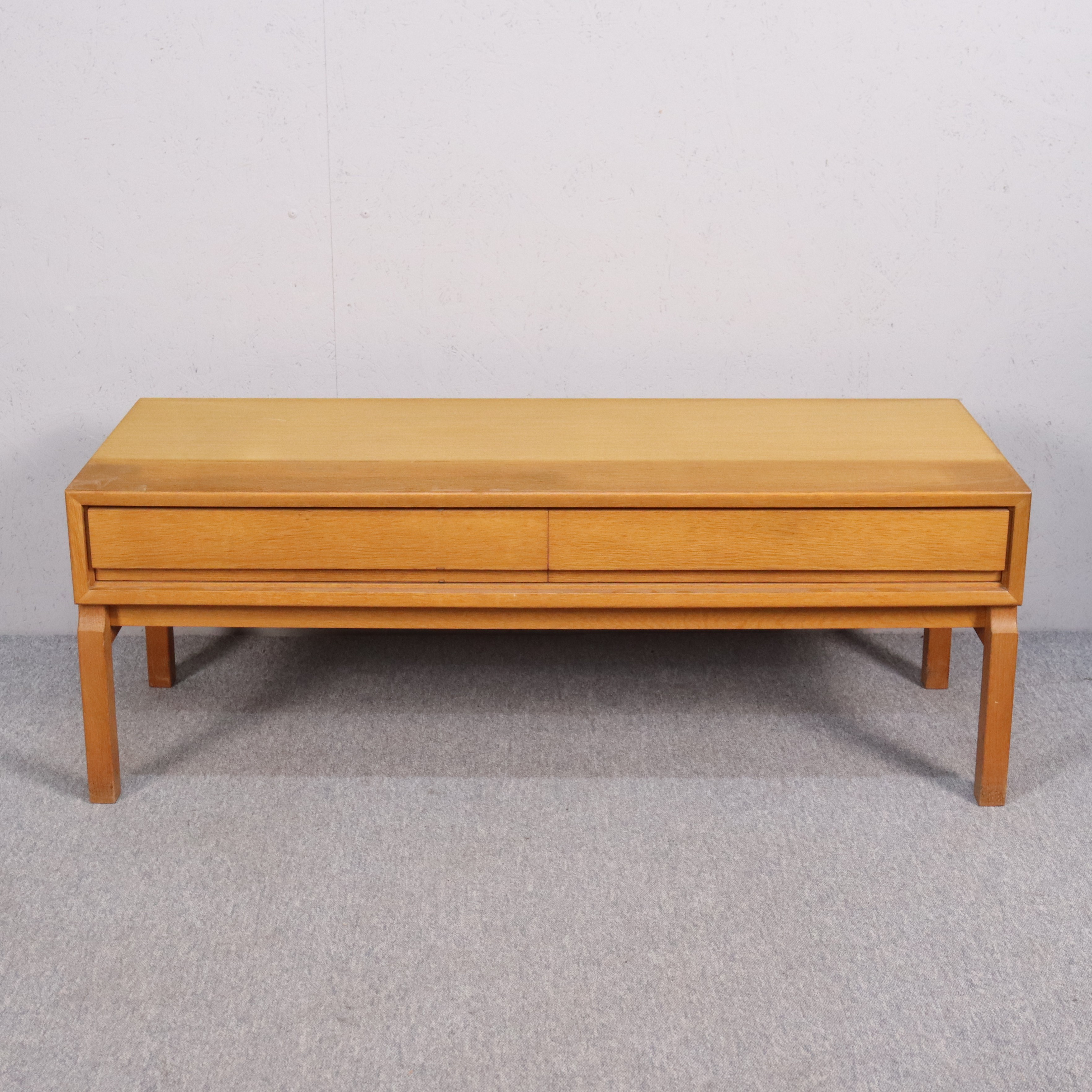 MARIAN GRABINSKI. hallbord / TV-bänk, ek delvis fanér, ur serien "MTP", IKEA, 1960-tal.