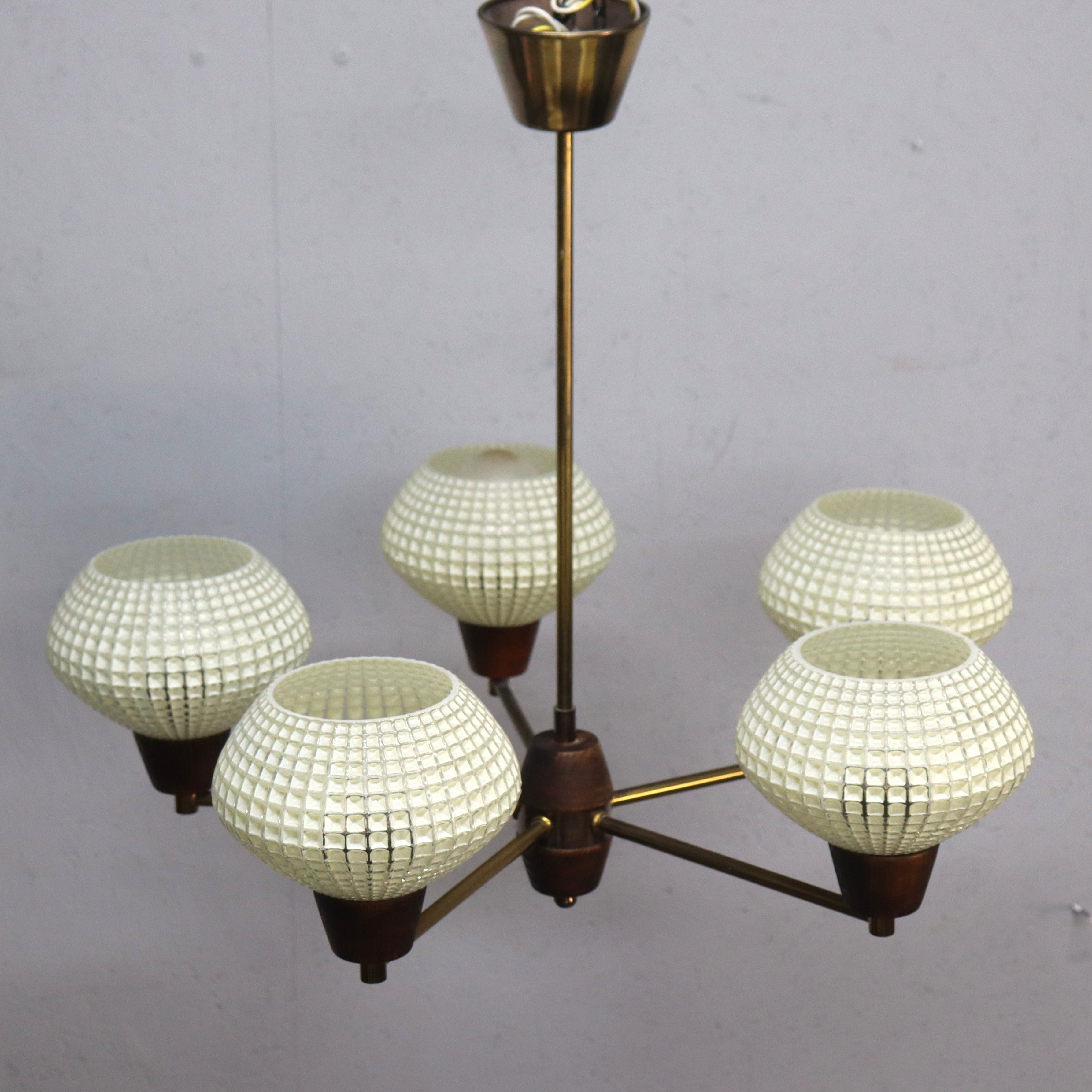 TAKLAMPA, 5-armad, teak och glas, 1960-tal.