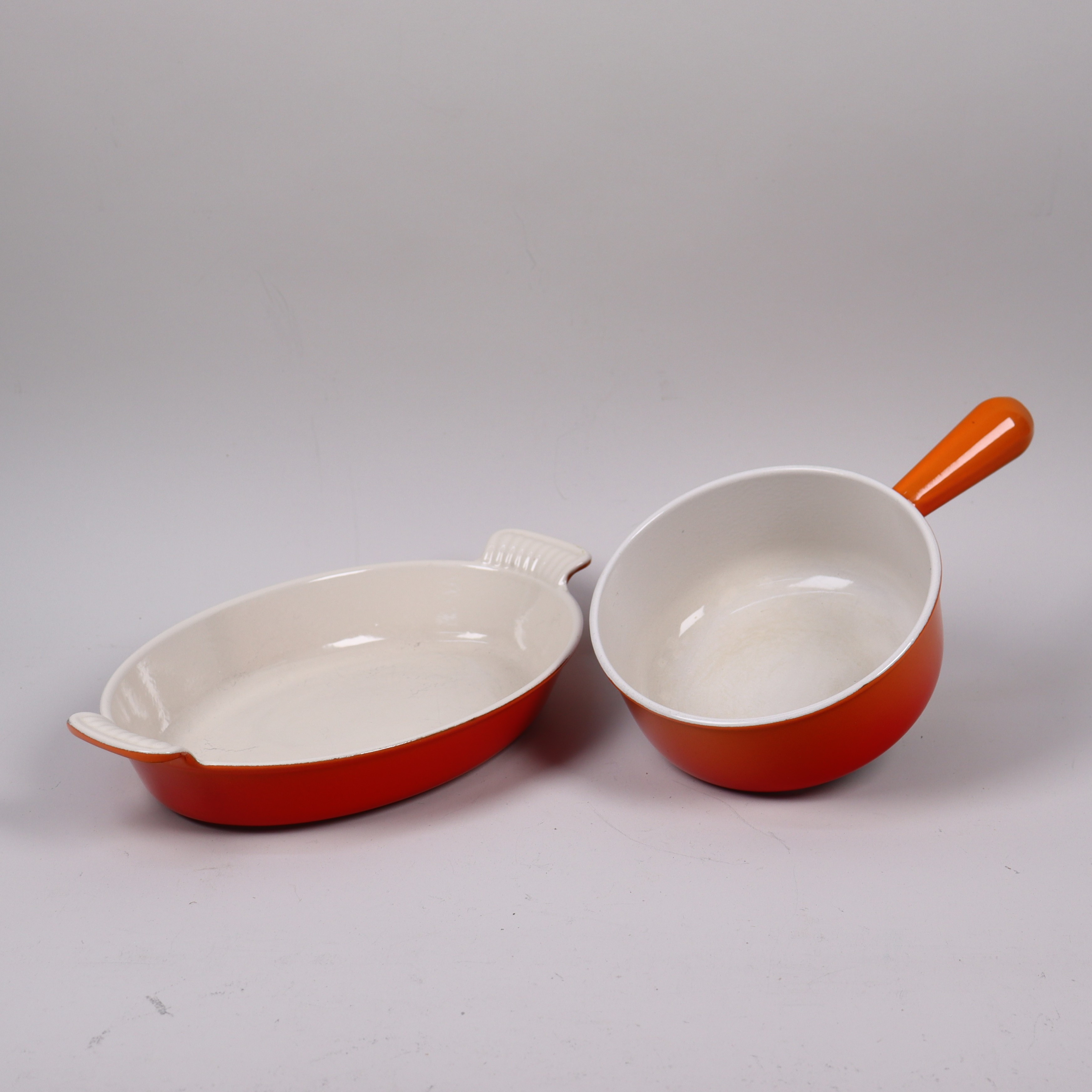 LE CREUSET, Frankrike, karott och ungsform, emaljerat gjutjärn, 2 delar.