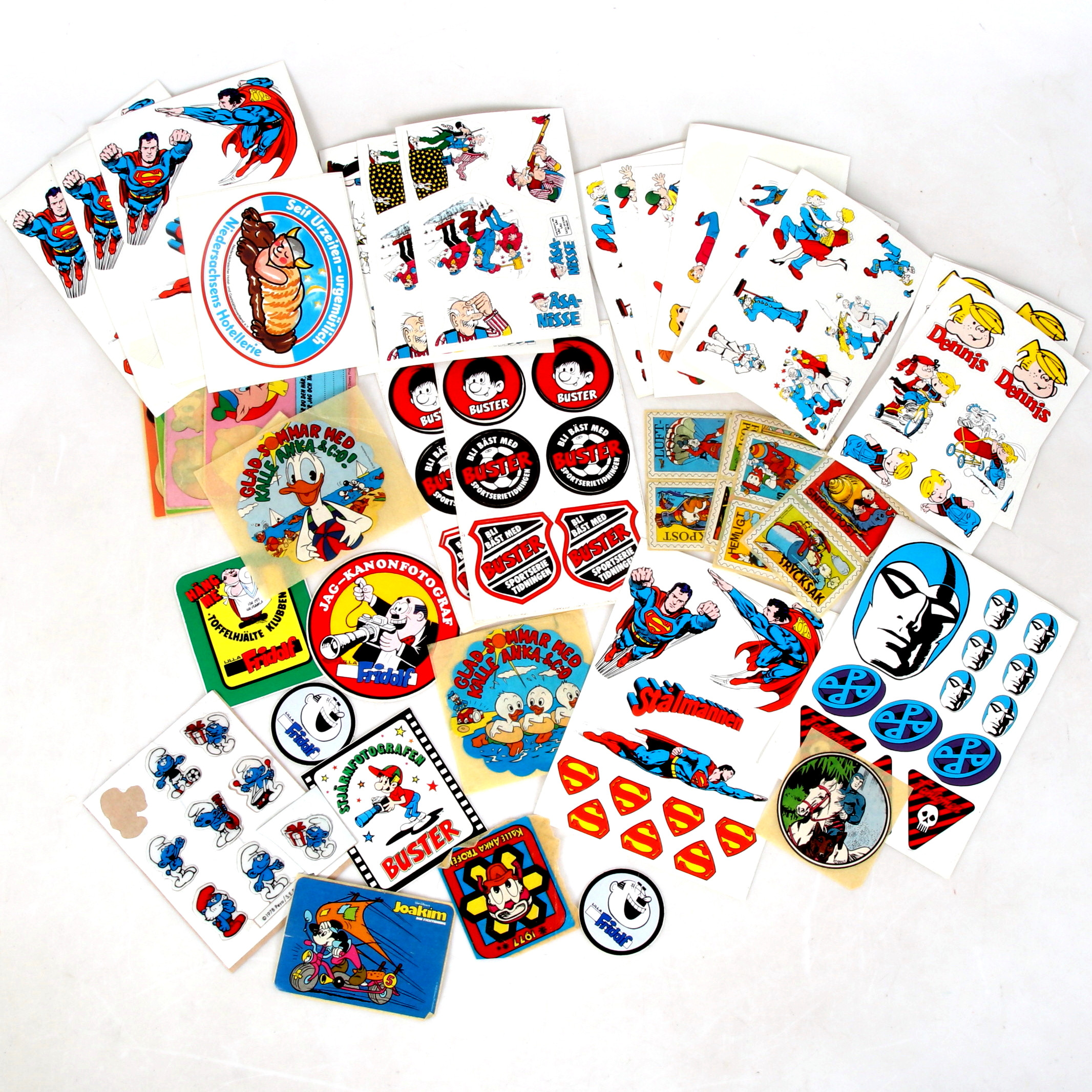 KLISTERMÄRKEN, Stålmannen, Fantomen, Buster, Lille Fridolf, Acke, Kalle Anka, Smurfarna, mfl. 1980-tal.