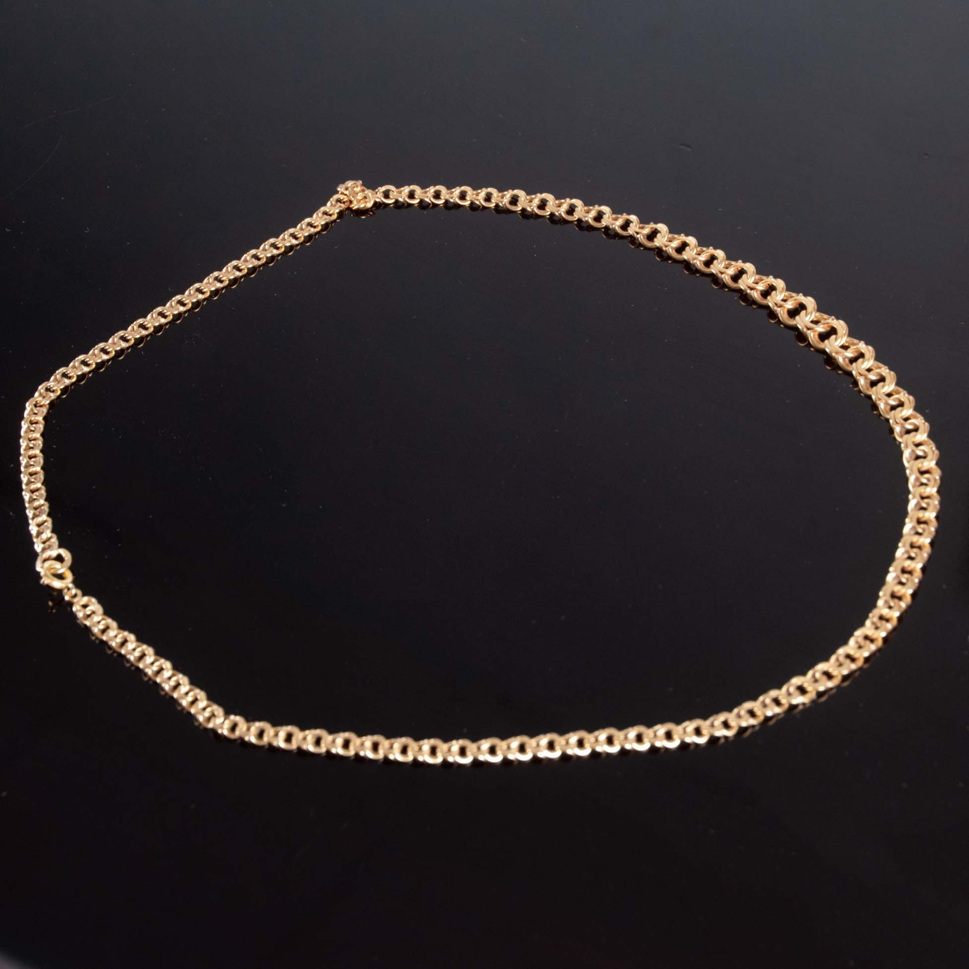 COLLIER, bismarck, dosserat, 18 k guld, 14,53 g.